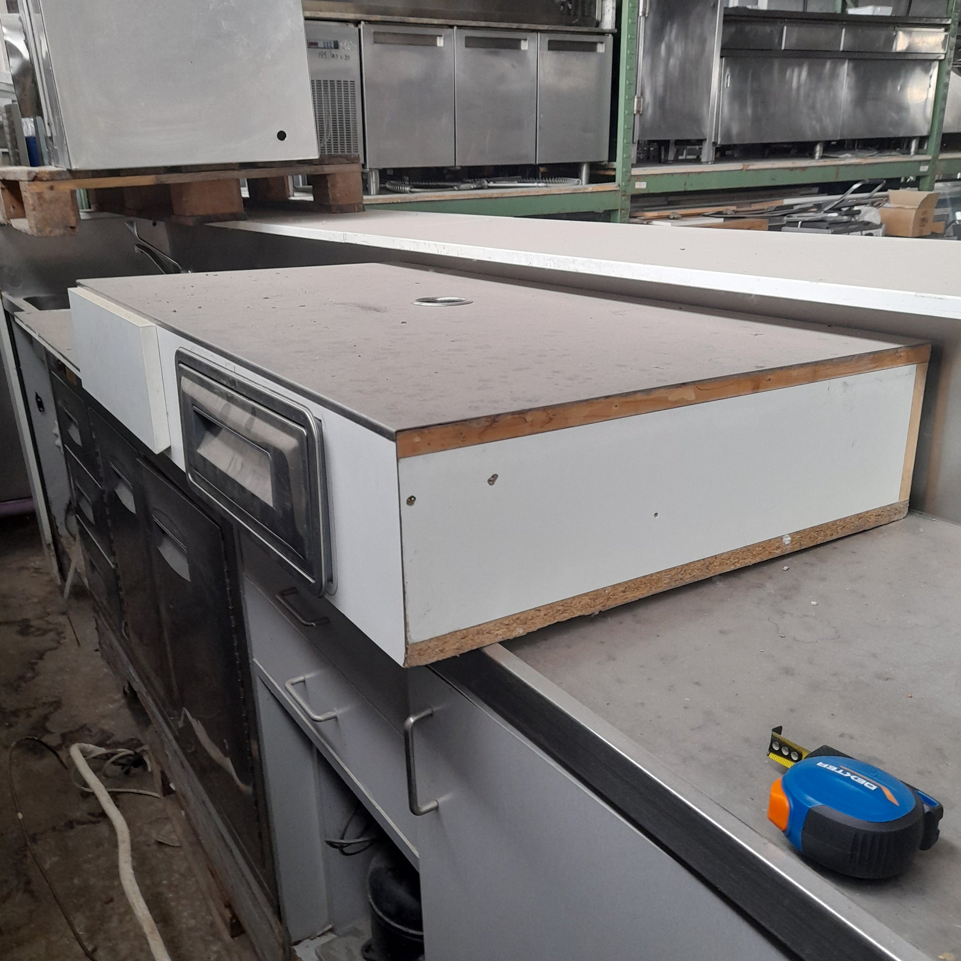 Bancone bar con retrobanco usato (lunghezza del banco bar con marmo 340 cm)  (misure retrobanco in foto) Attrezzatura da ristorazione usata Sd Service Store