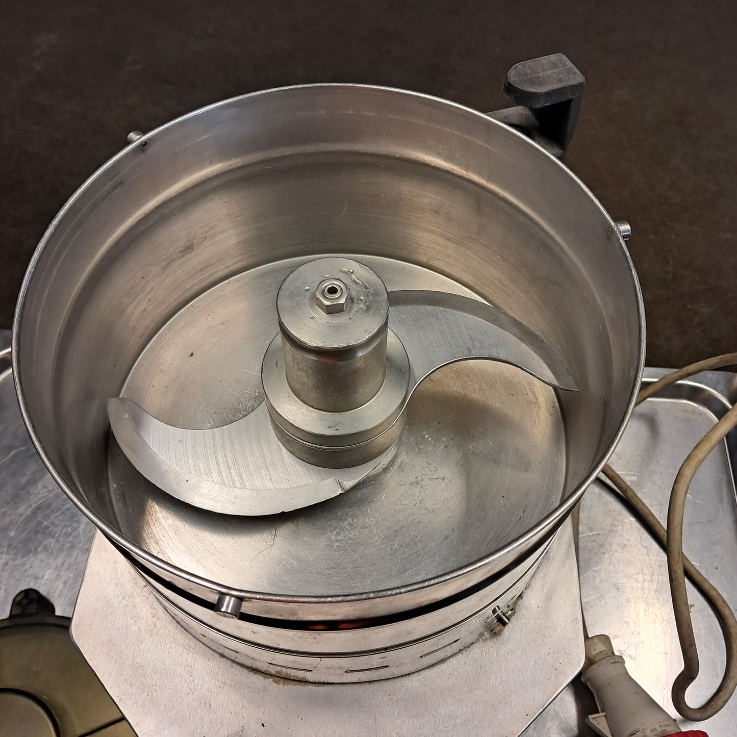 Cutter tritatutto 4 kg ; 380 v, usato per ristorazione Attrezzatura da ristorazione usata Sd Service Store
