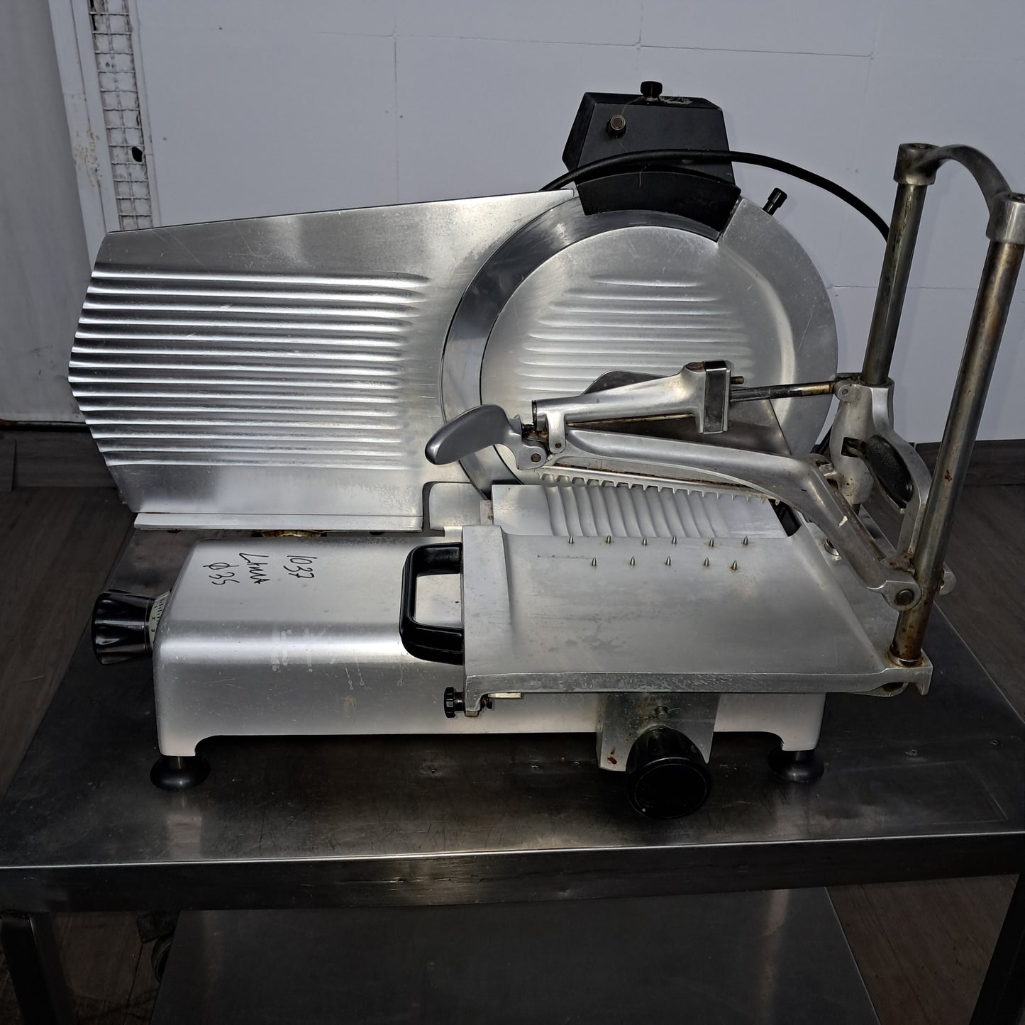 Affettatrice usata lama dritta da 35 cm corrente 380 v Attrezzatura da ristorazione usata Sd Service Store