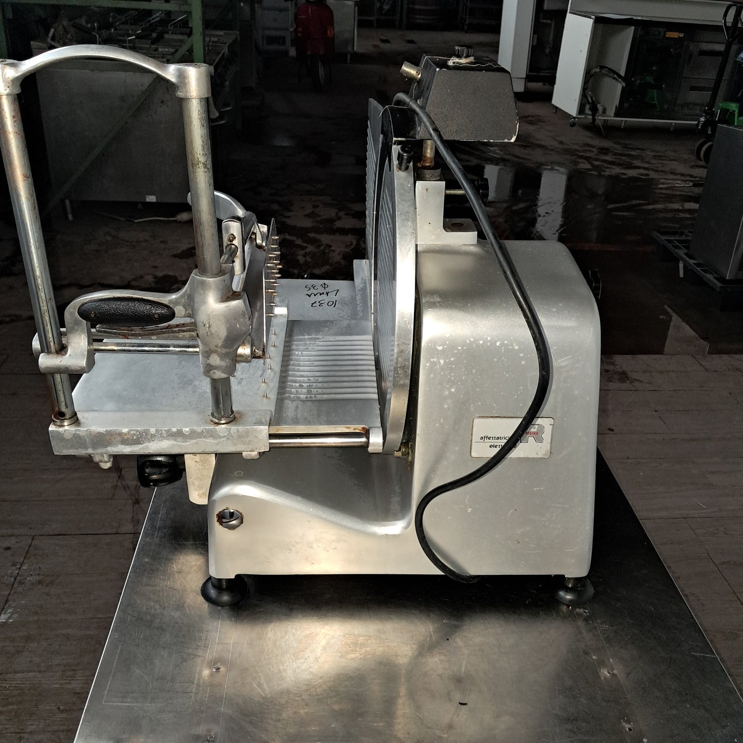 Affettatrice usata lama dritta da 35 cm corrente 380 v Attrezzatura da ristorazione usata Sd Service Store