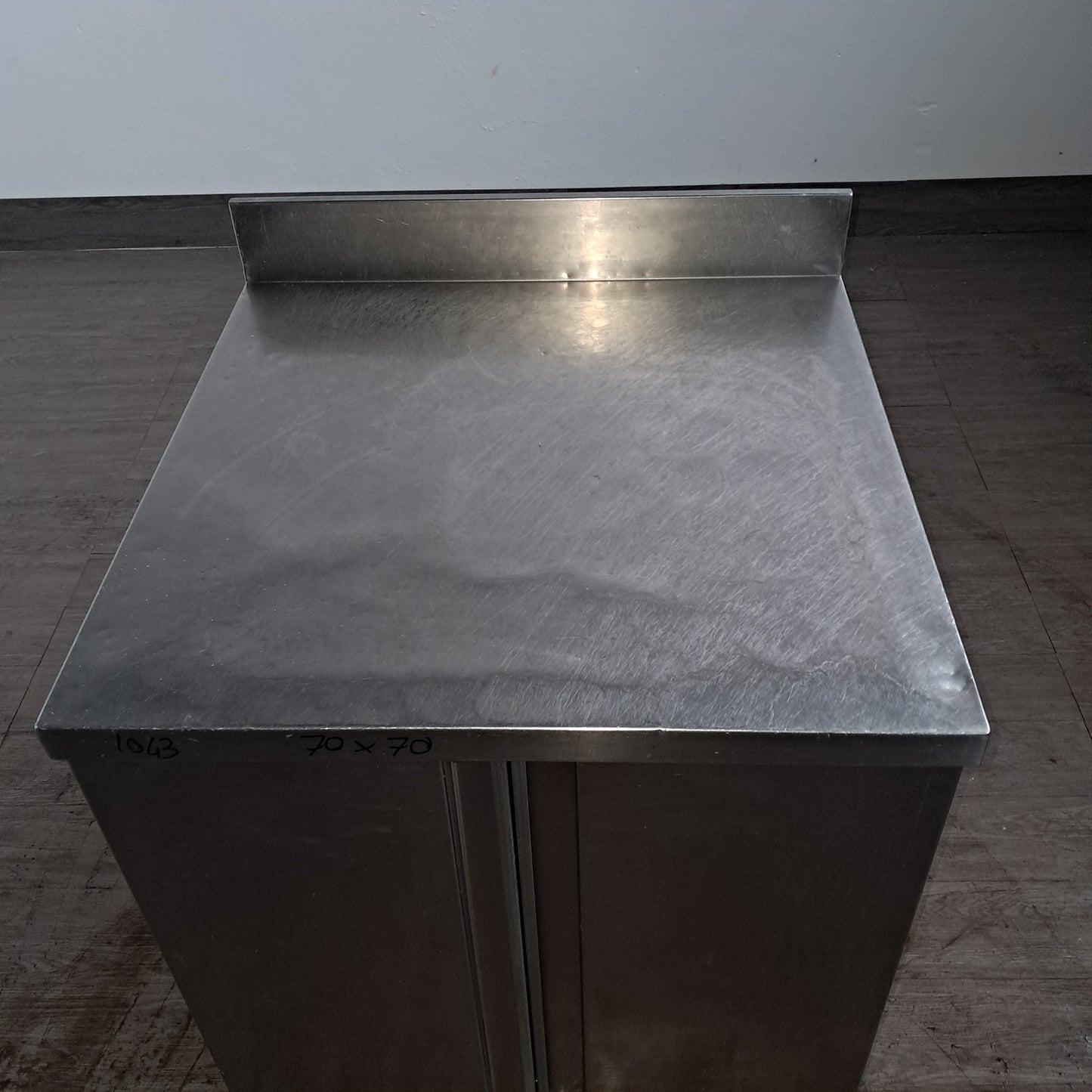 Banco usato in acciaio aisi 304 con 2 sportelli misure L 70 P 70 Alto 85 con mensola Attrezzatura da ristorazione usata Sd Service Store