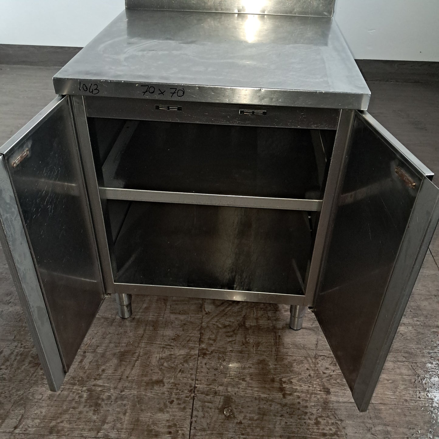 Banco usato in acciaio aisi 304 con 2 sportelli misure L 70 P 70 Alto 85 con mensola Attrezzatura da ristorazione usata Sd Service Store