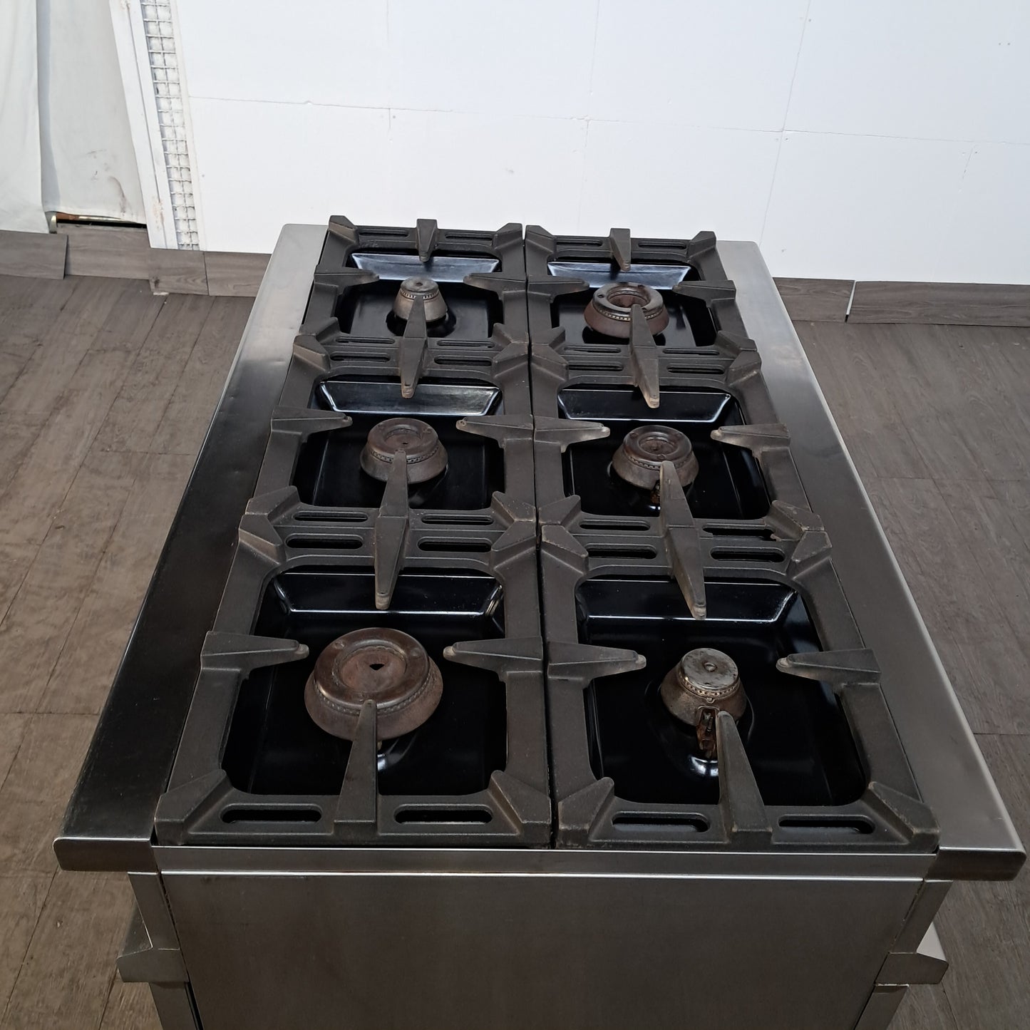 Cucina a gas 6 fuochi con forno usata (marca mareno) posizionamento centrale misire 130x 90 alta 85 Attrezzatura da ristorazione usata Sd Service Store