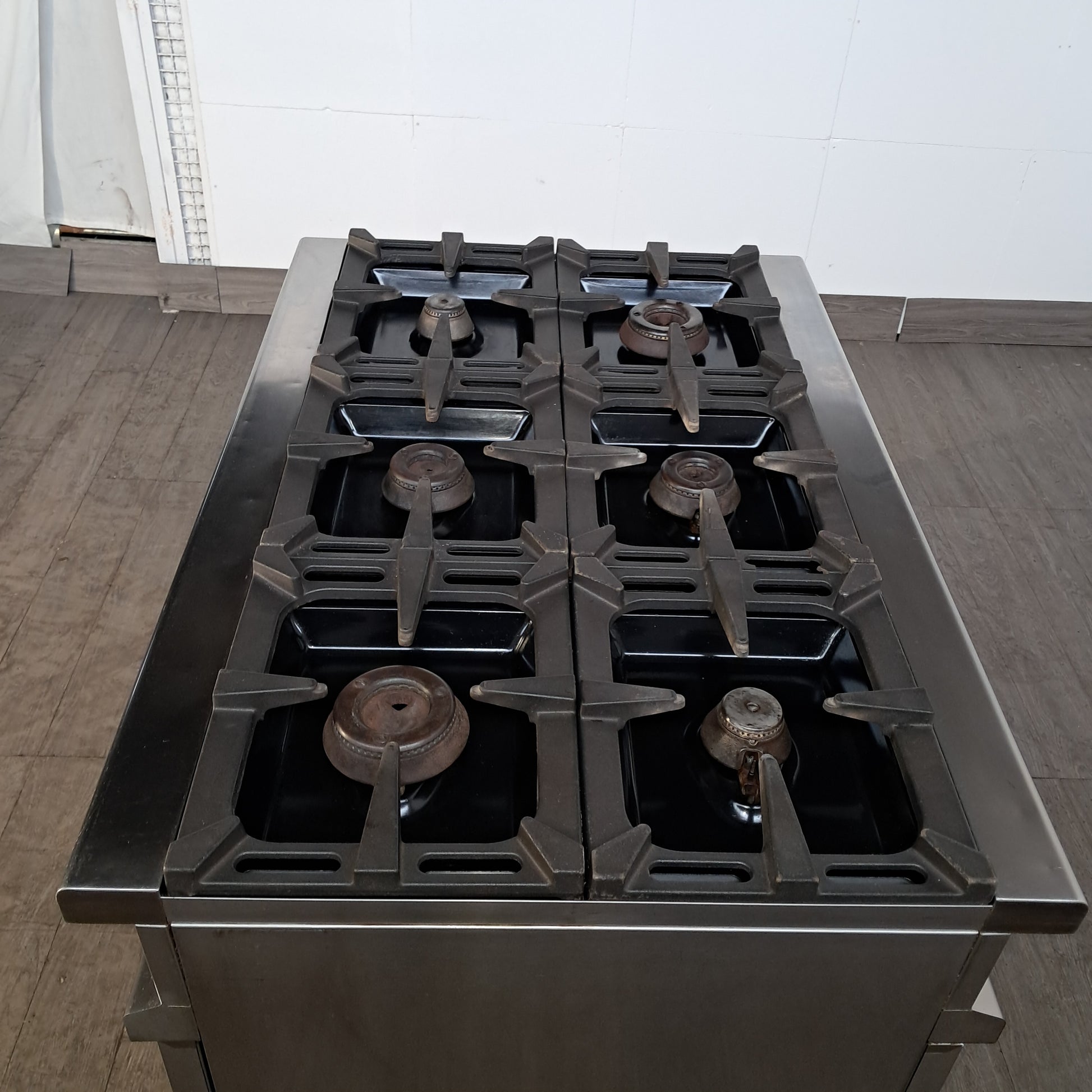 Cucina a gas 6 fuochi con forno usata (marca mareno) posizionamento centrale misire 130x 90 alta 85 Attrezzatura da ristorazione usata Sd Service Store
