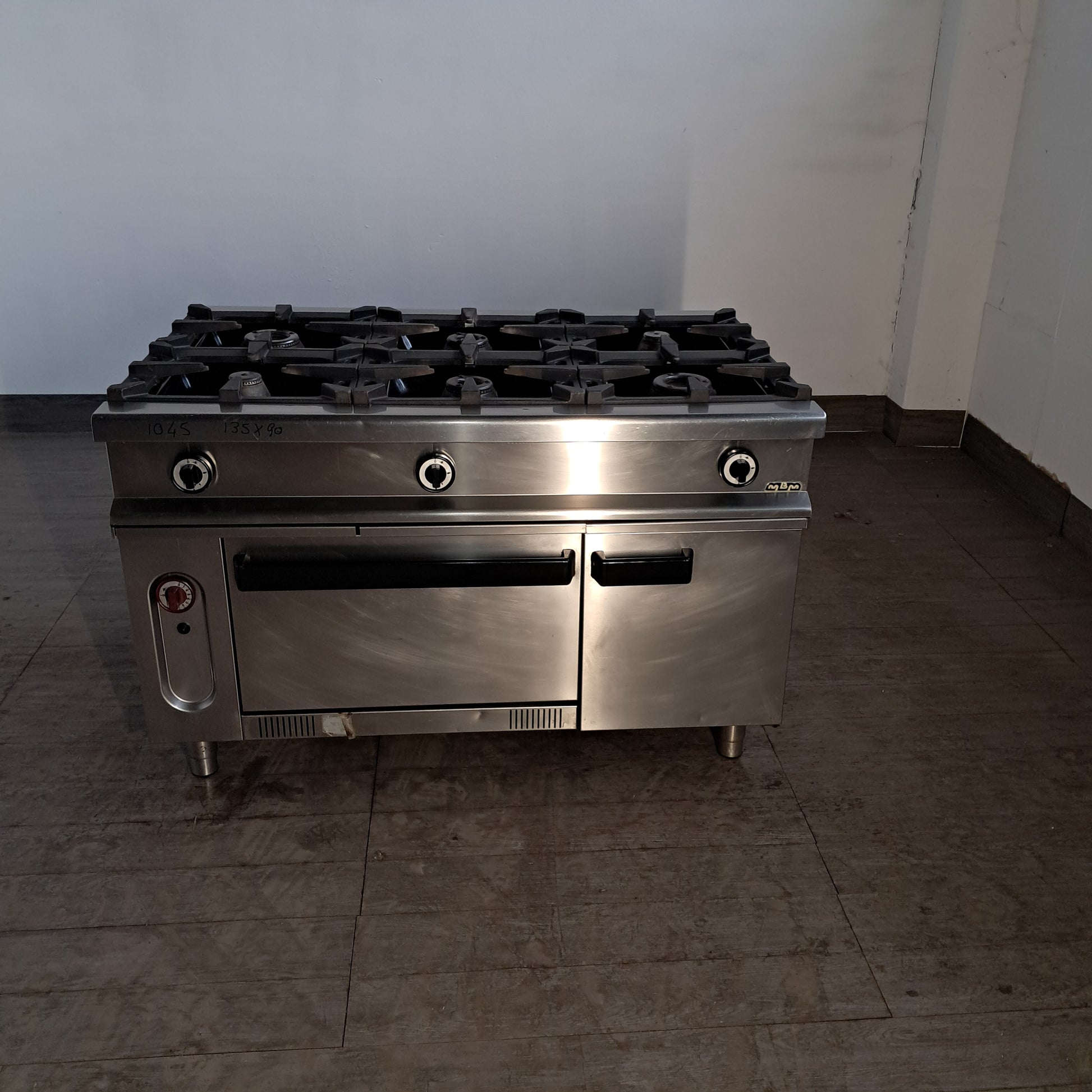 Cucina a gas 6 fuochi con forno usata (marca mareno) posizionamento centrale misire 130x 90 alta 85 Attrezzatura da ristorazione usata Sd Service Store