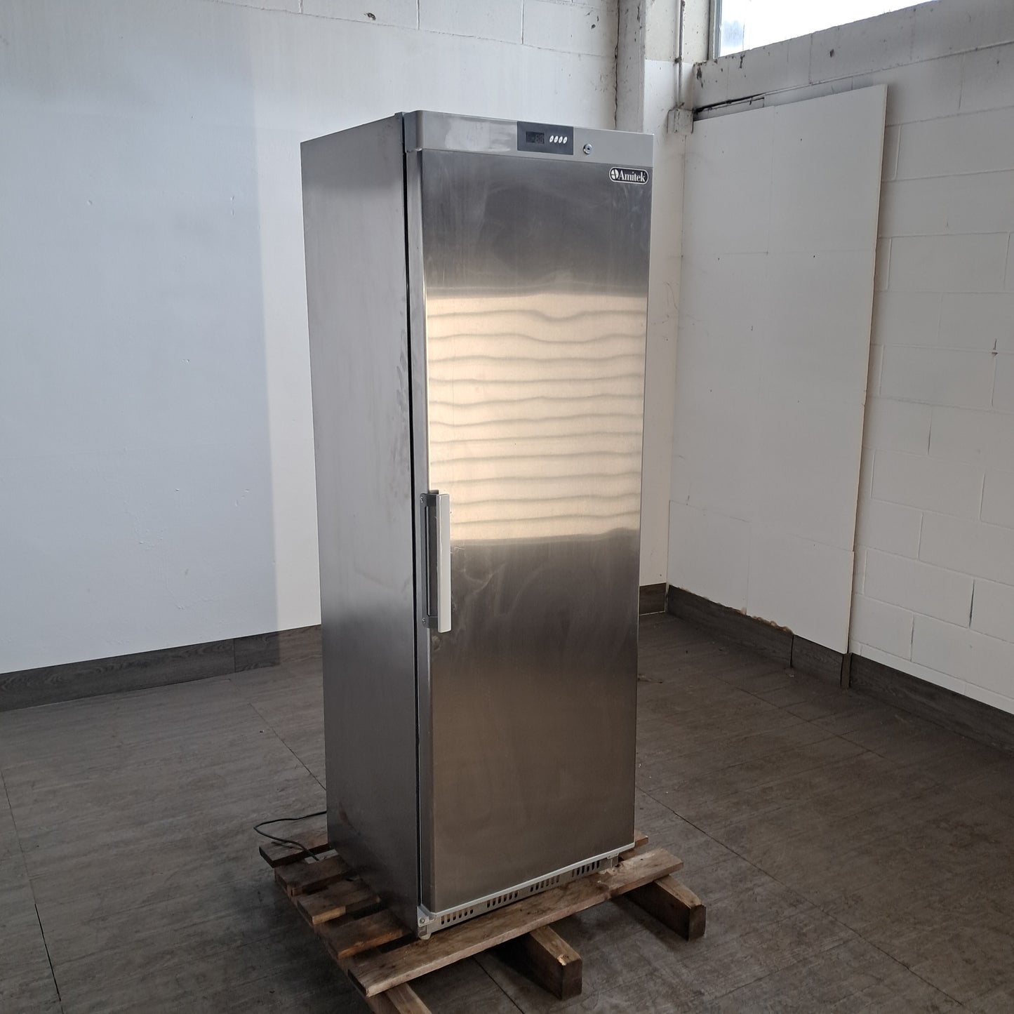 Frigorifero positivo usato in acciaio aisi 304 (Amitek) misure L 60 P 60 Alto 186 Attrezzatura da ristorazione usata Sd Service Store
