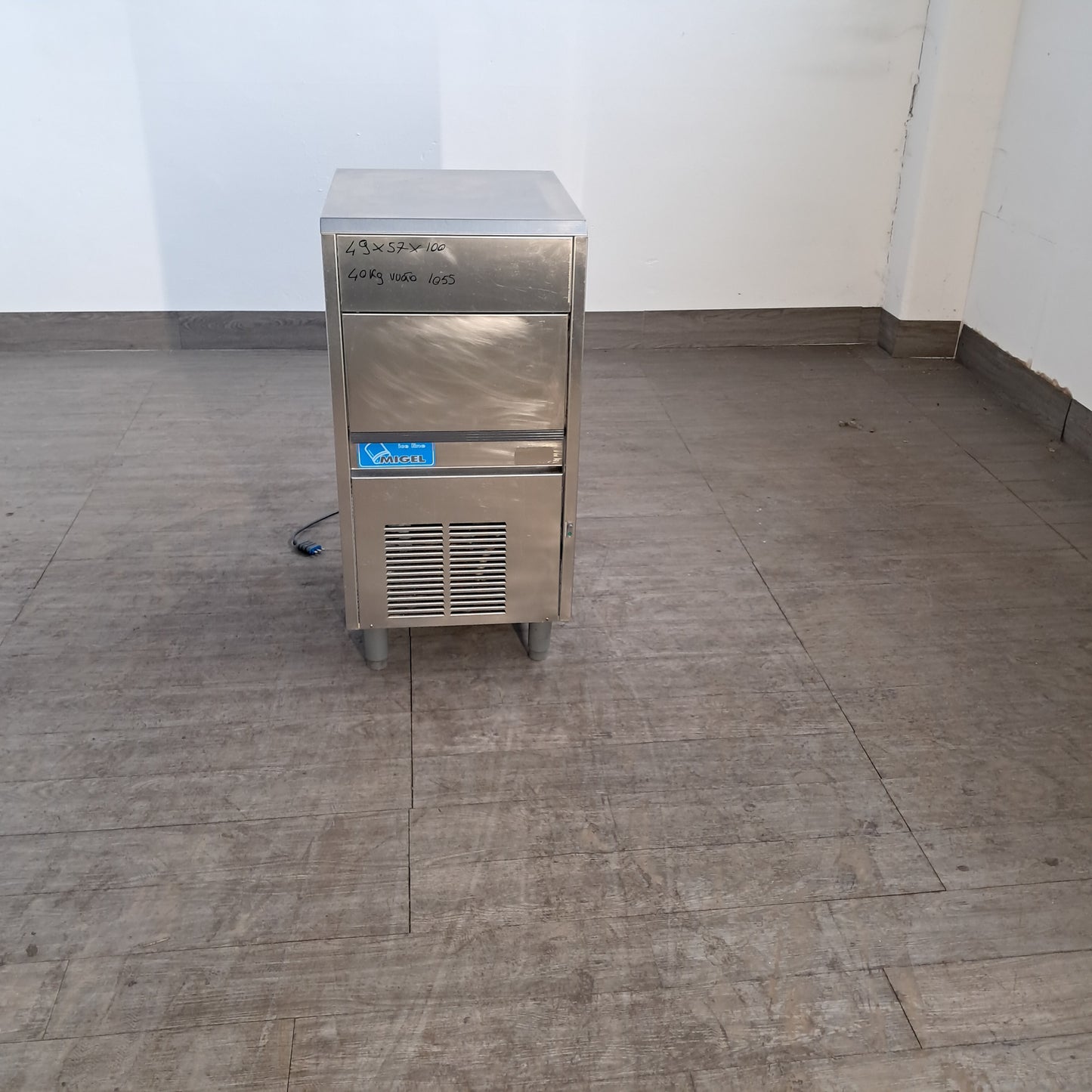 Macchina del ghiaccio 40 kg giorno ( cubetto vuoto , marca Migel) misure 49x57 alta 100 Attrezzatura da ristorazione usata Sd Service Store
