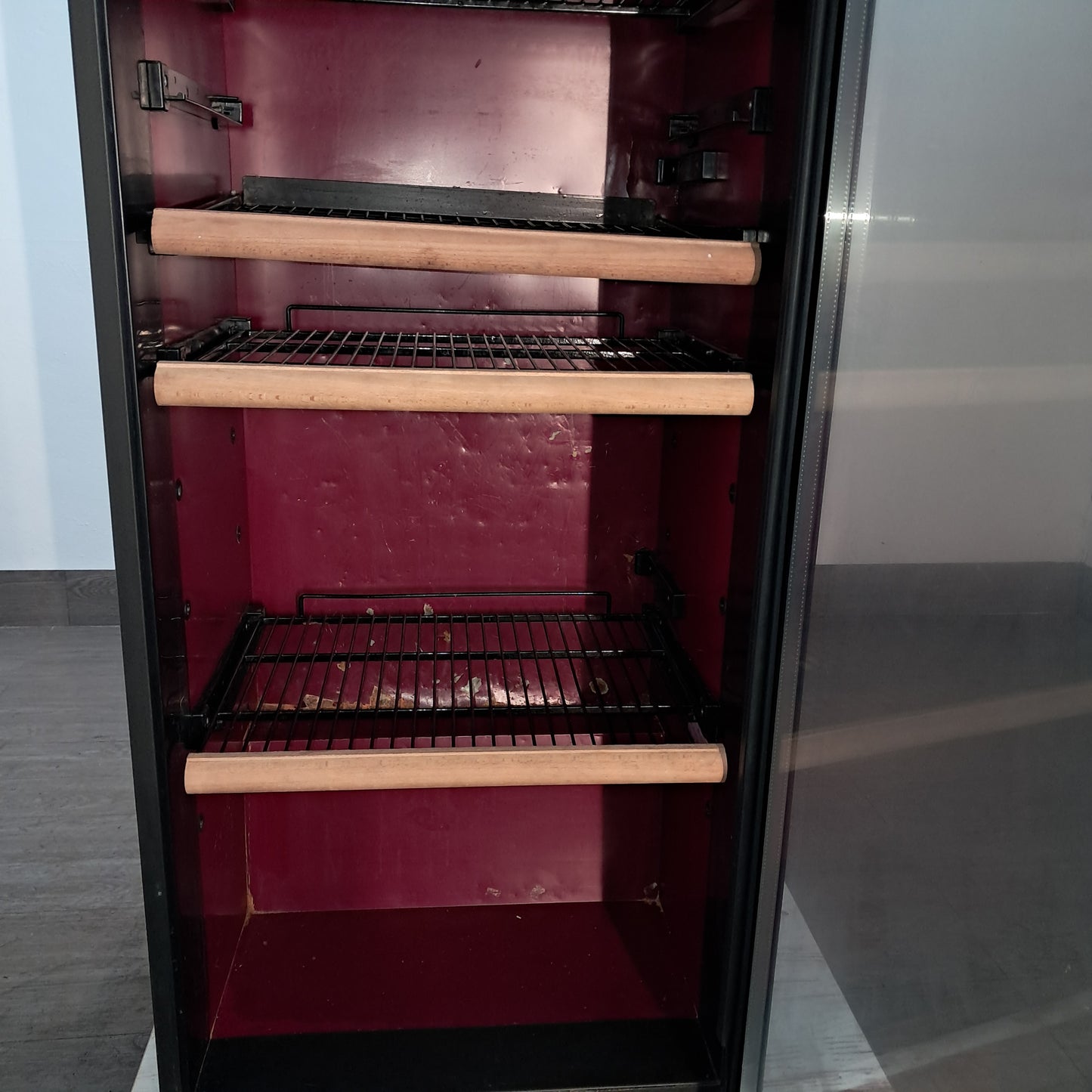 Frigorifero vetrina vini usata misure L 55 P 60 Alto 140 ( funzionante ma da rivedere un po) Attrezzatura da ristorazione usata Sd Service Store