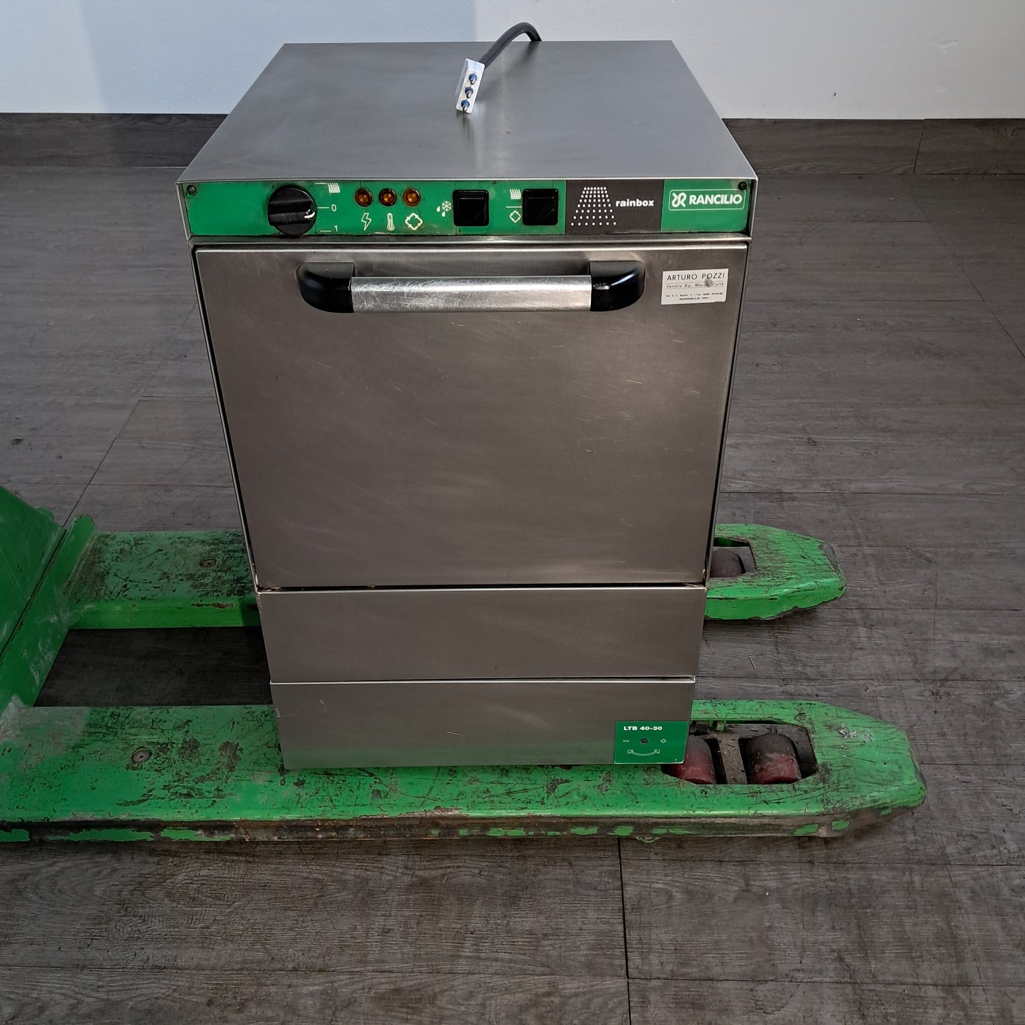 Lavabicchieri usata marca Rancilo 220v ( cesto 40x 40 cm ) Misure L 48 P 54 Alta 72 entra calice alto Attrezzatura da ristorazione usata Sd Service Store