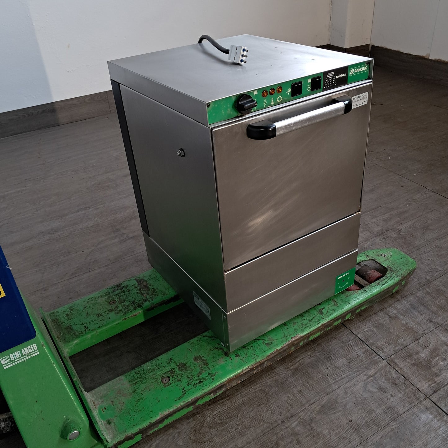 Lavabicchieri usata marca Rancilo 220v ( cesto 40x 40 cm ) Misure L 48 P 54 Alta 72 entra calice alto Attrezzatura da ristorazione usata Sd Service Store