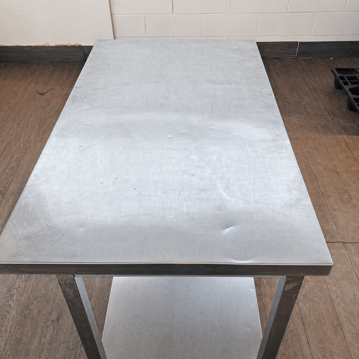 Tavolo in acciaio inox Aisi 304 ; L 120 P 70 H 85, usato per ristorazione Attrezzatura da ristorazione usata Sd Service Store