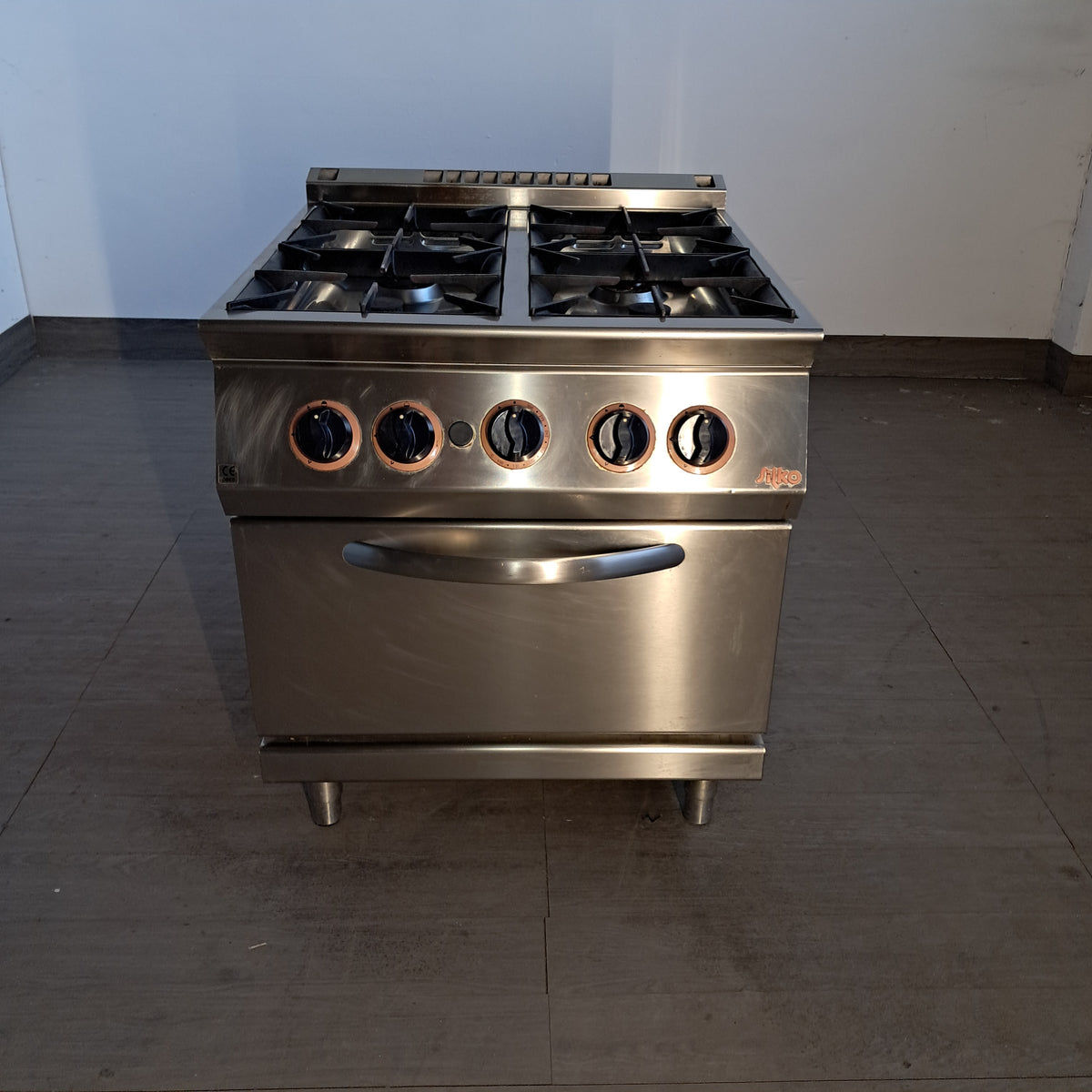 Cucina 4 fuochi a gas con forno ( Marca Silko ) L 80 P 90 H 85