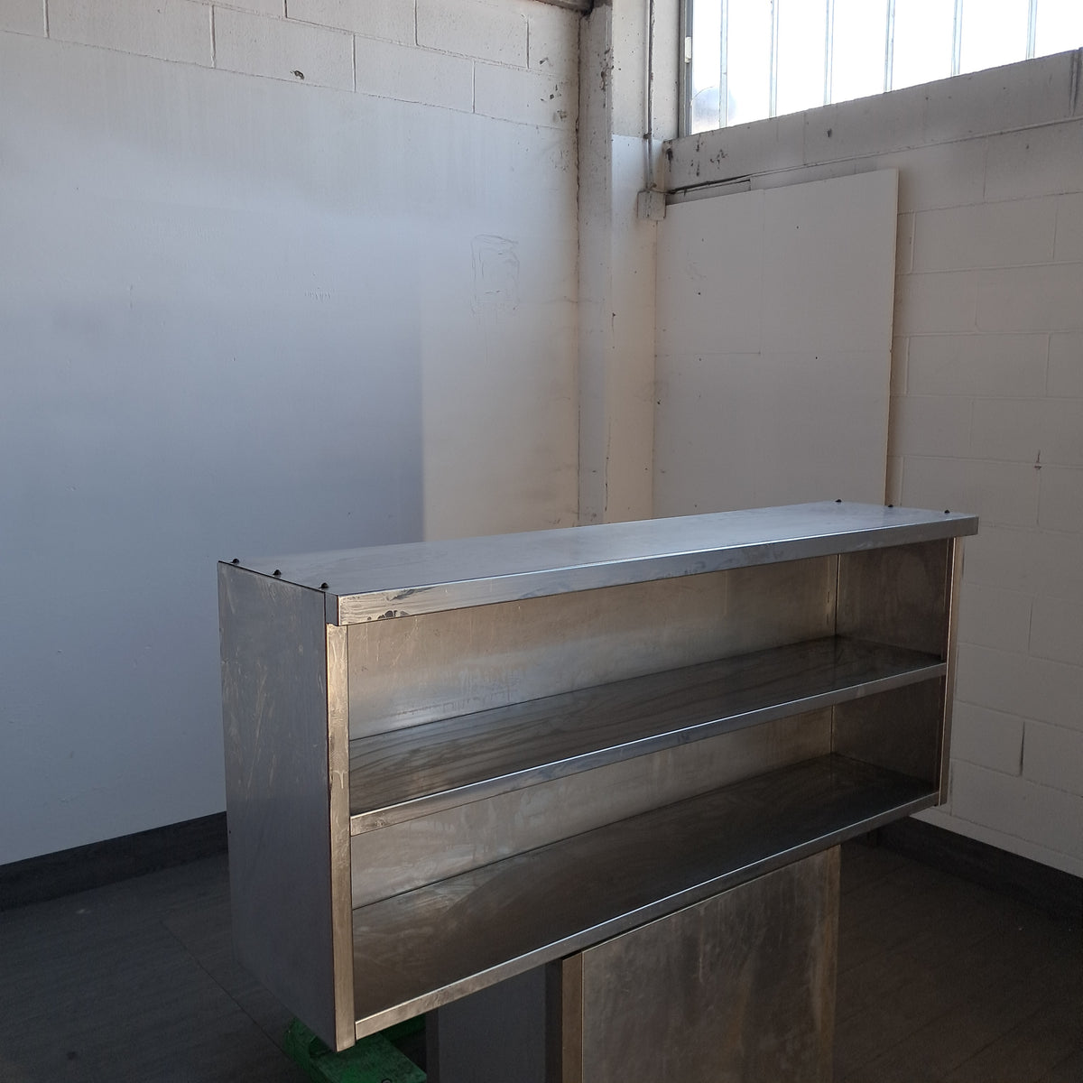 Pensile a muro in acciaio Aisi 304 aperto frontalmente , ma con mensola interna L 140 P 35 H 60