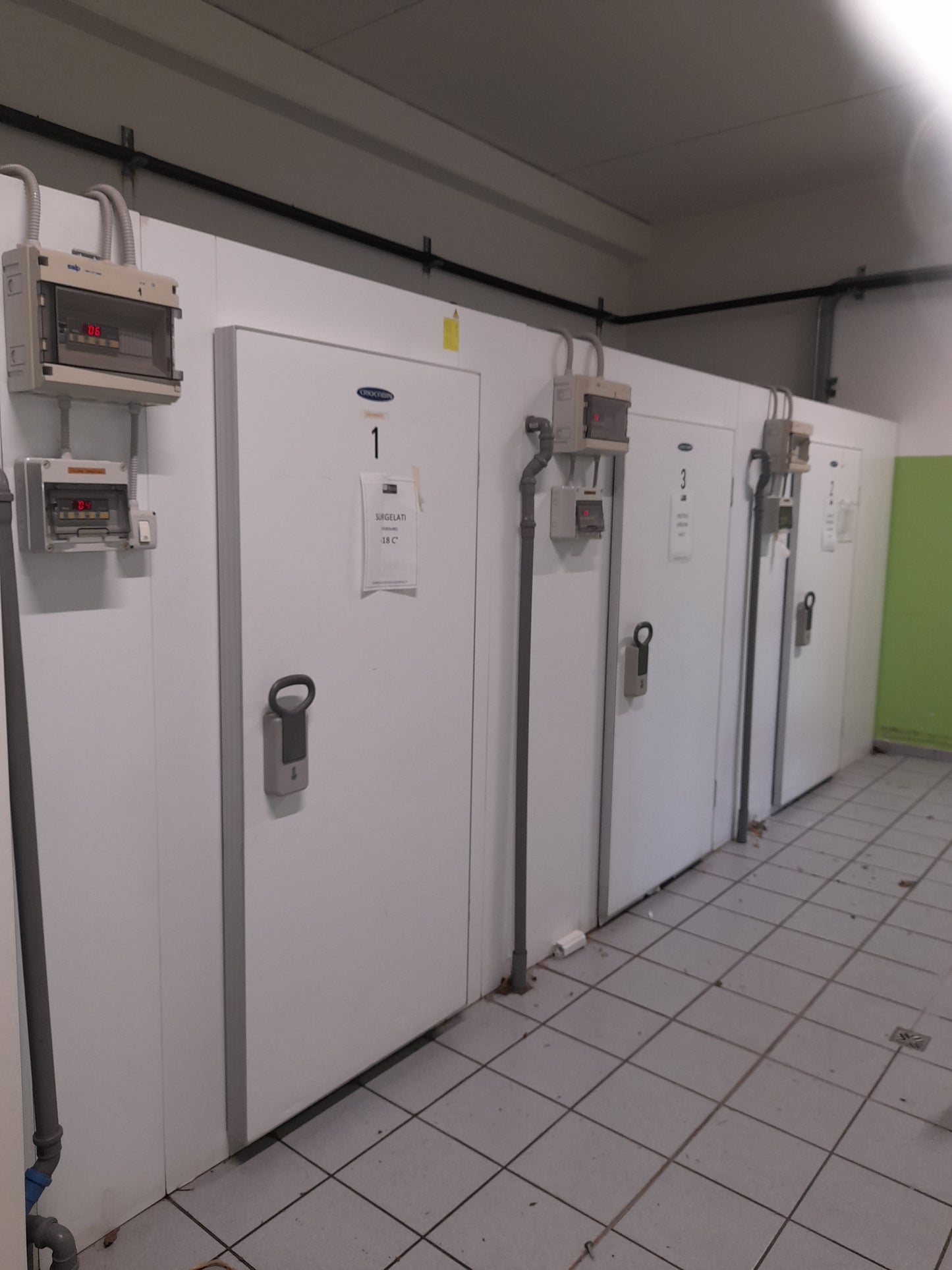 Cella frigorifera multipla usata (composta da 1 unità Negativa e 2 unità Positive) Non separabili (gas a norma , recuperato nel compressore) Attrezzatura da ristorazione usata Sd Service Store