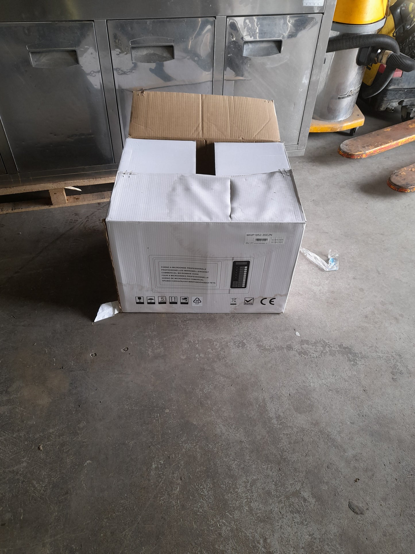 Forno a micronde professionale usato in acciaio aisi 304 (220 v) ( assorbimento 3 kw ) con scatola imballo Attrezzatura da ristorazione usata Sd Service Store