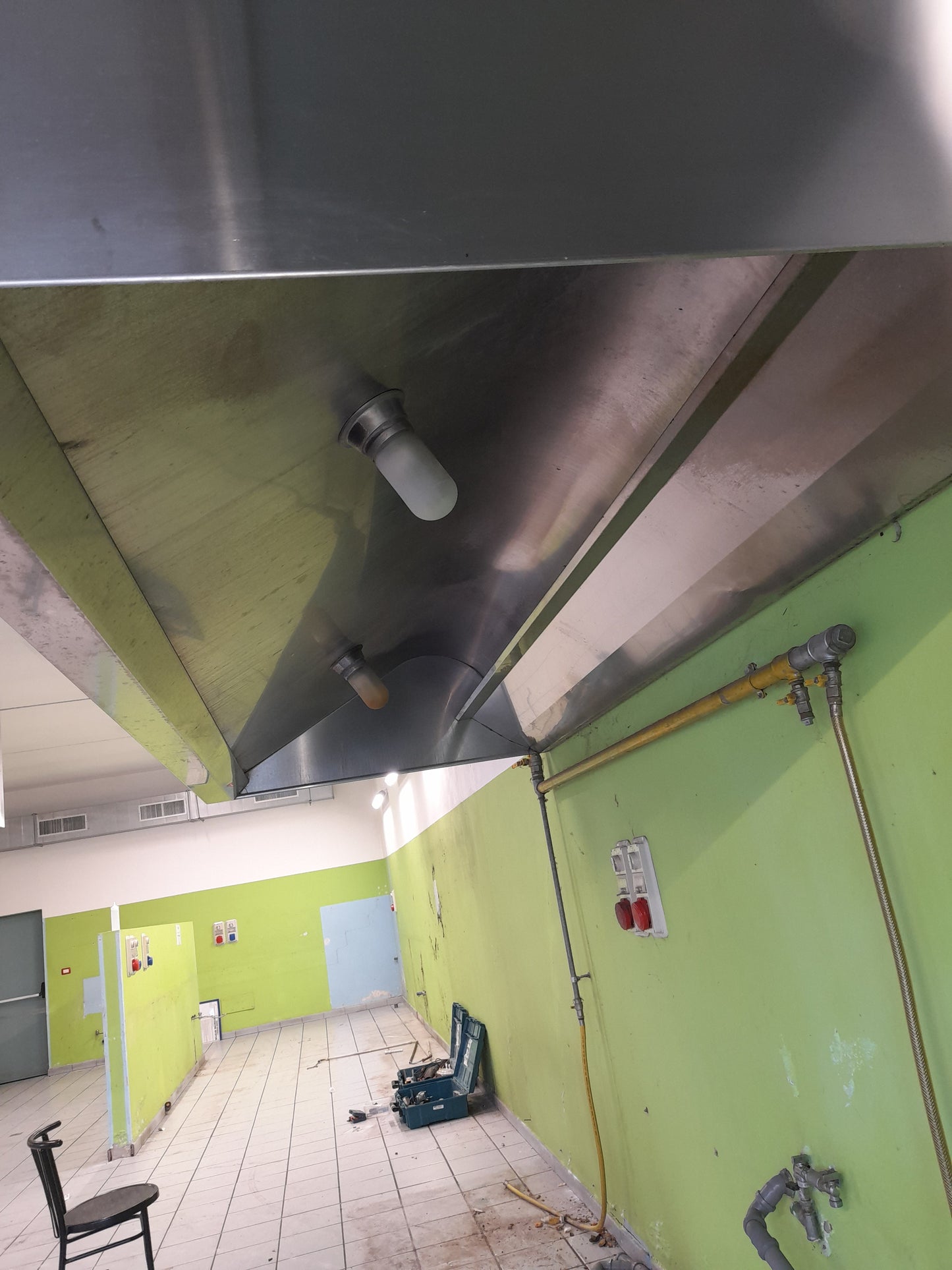 Cappa d'aspirazione usata in acciaio inox aisi 304 misure L 320 P 130 Alta 50 ( senza motore ) Attrezzatura da ristorazione usata Sd Service Store