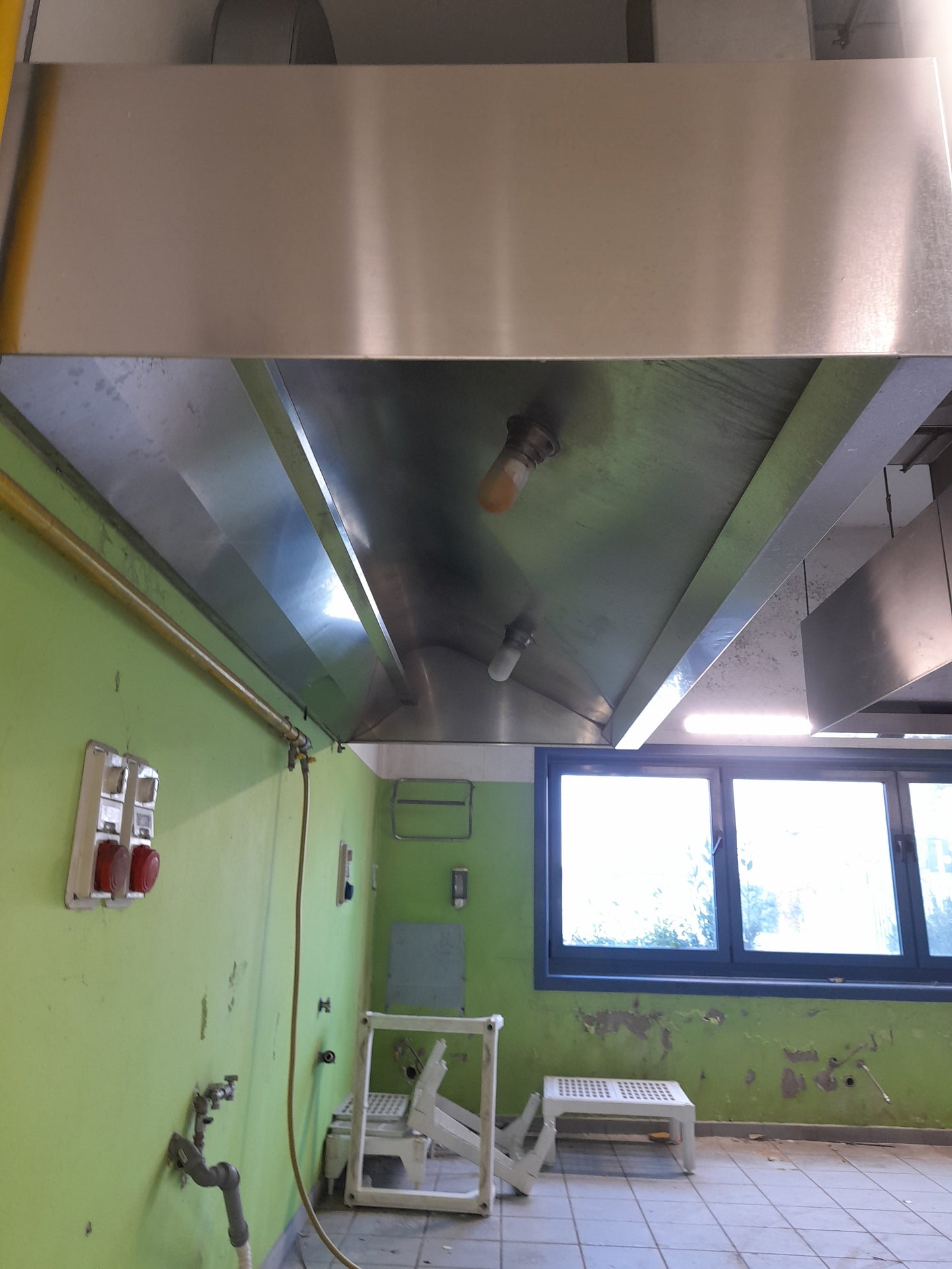 Cappa d'aspirazione usata in acciaio inox aisi 304 misure L 320 P 130 Alta 50 ( senza motore ) Attrezzatura da ristorazione usata Sd Service Store