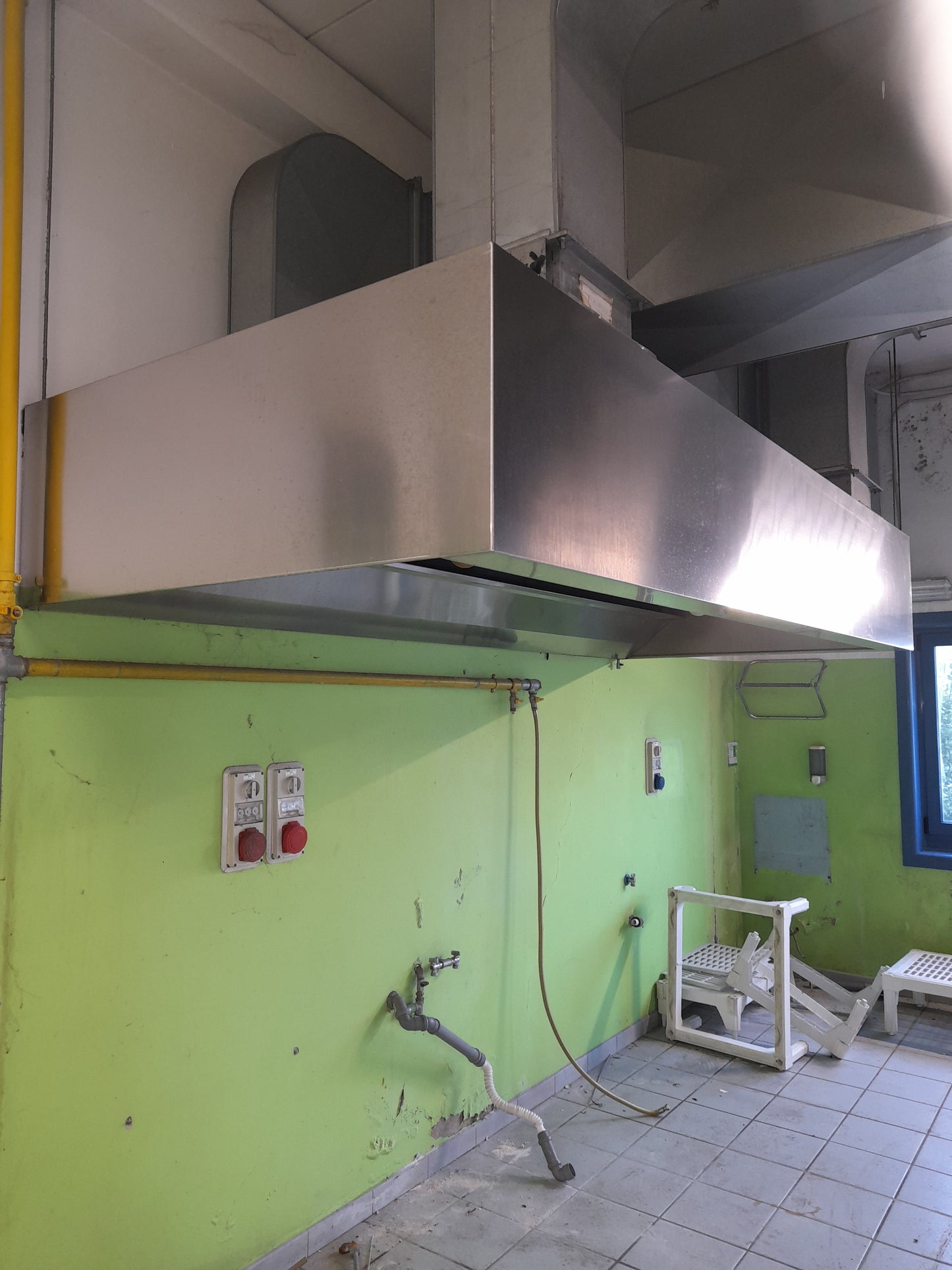 Cappa d'aspirazione usata in acciaio inox aisi 304 misure L 320 P 130 Alta 50 ( senza motore ) Attrezzatura da ristorazione usata Sd Service Store