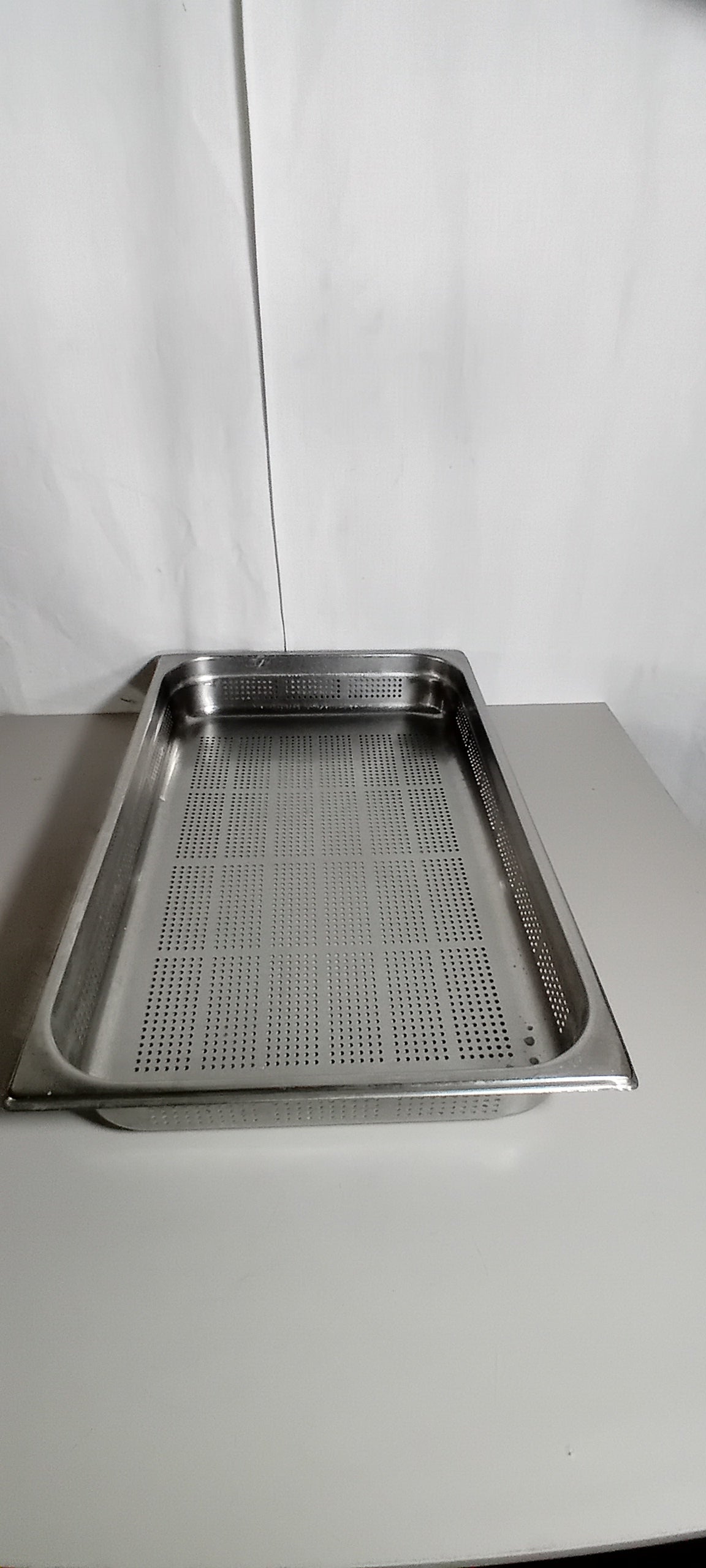 Teglia gastronorm traforata usata 53x32 cm altezza 6,5cm Attrezzatura da ristorazione usata Sd Service Store