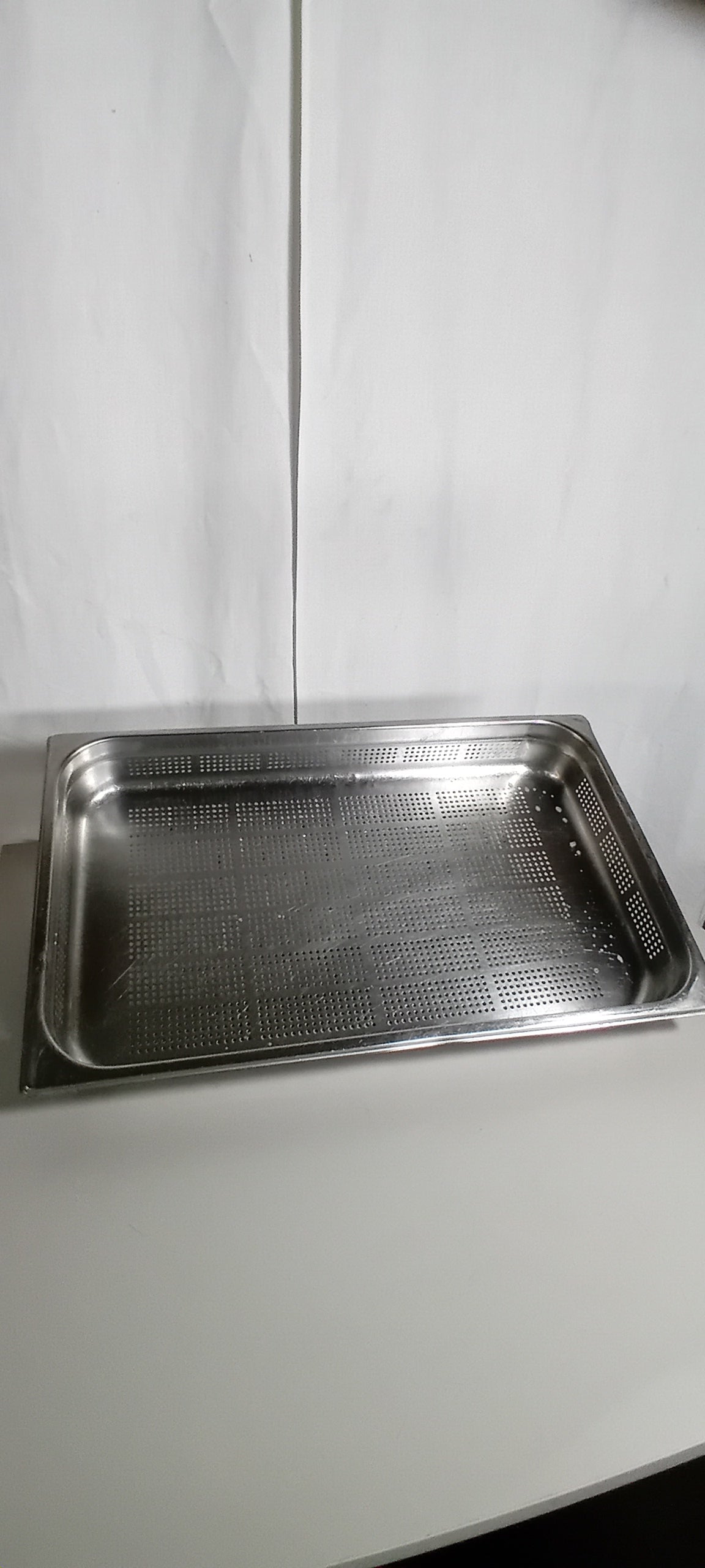 Teglia gastronorm traforata usata 53x32 cm altezza 6,5cm Attrezzatura da ristorazione usata Sd Service Store