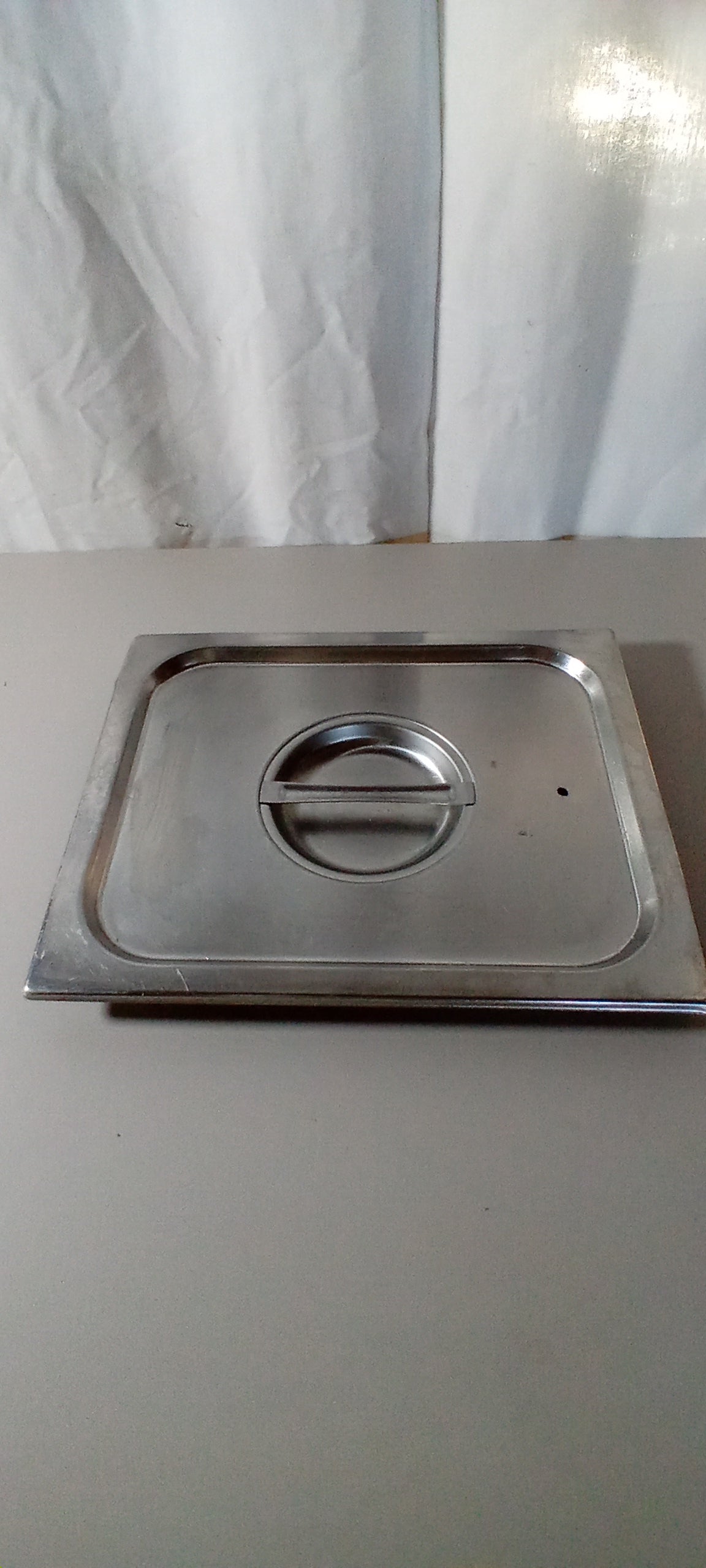 Coperchio per contenitore gastronorm GN 1/2, con foro; 32,5×27 cm, usato per la ristorazione Attrezzatura da ristorazione usata Sd Service Store