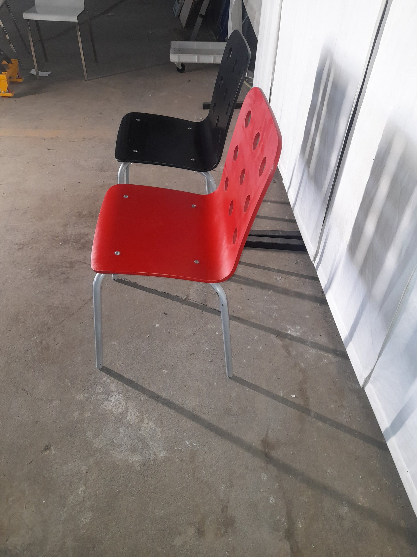 12 Sedie usate in legno adatto uso esterno (colore nere) Altezza seduta 47 cm Attrezzatura da ristorazione usata Sd Service Store