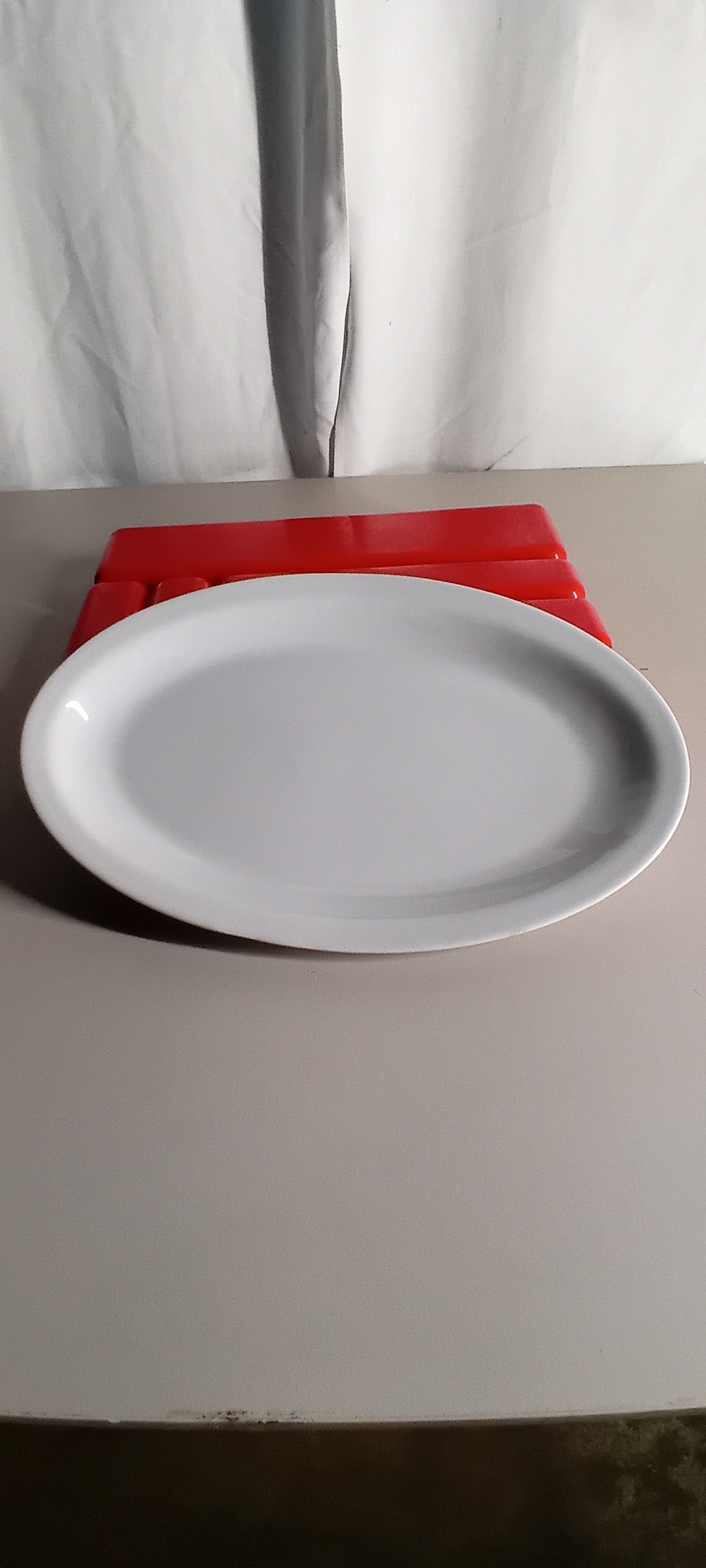 Piatto piano usato in porcellana marca "Saturnia" 32x20cm Ristorazione Sd Service Store