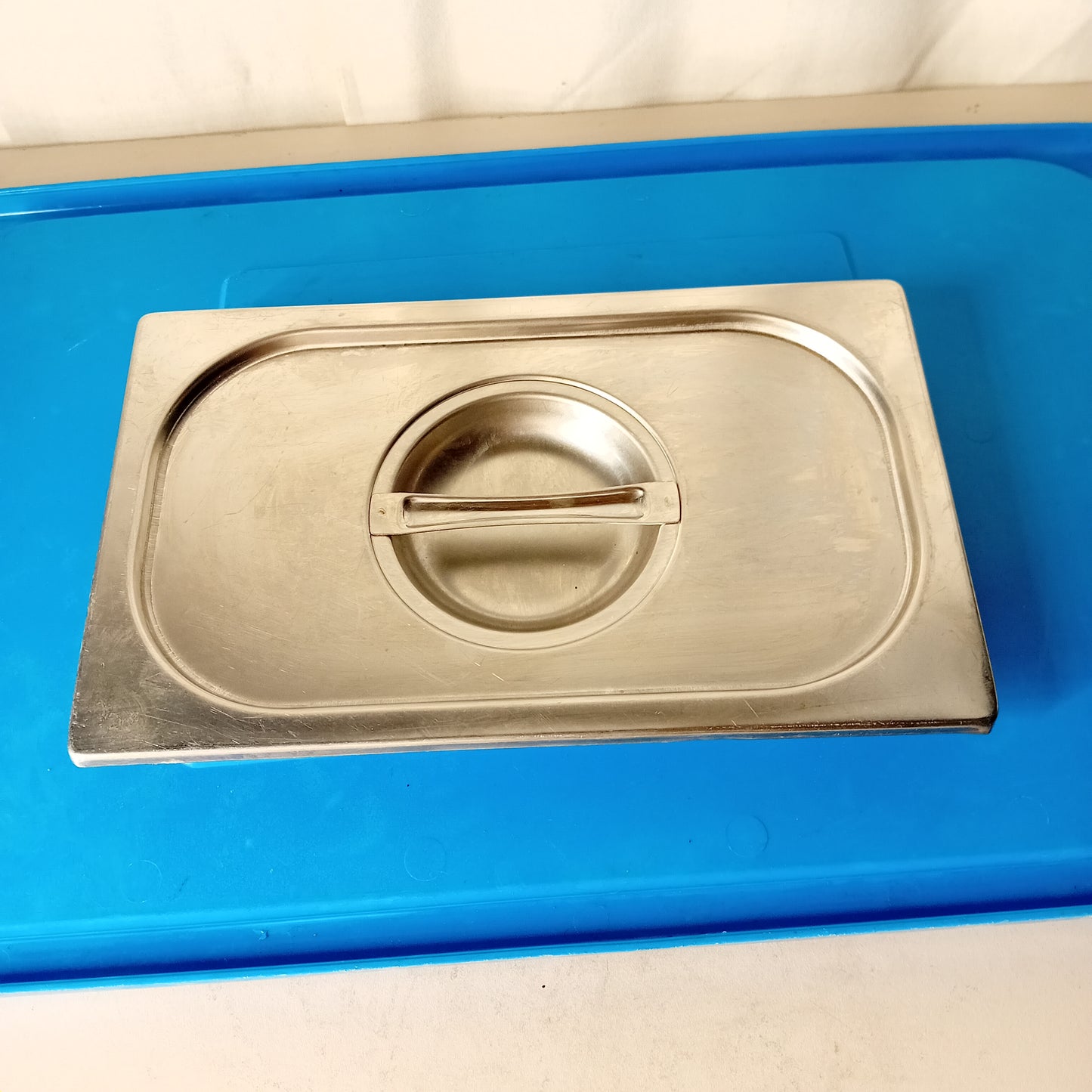 Coperchio per contenitore gastronorm GN 1/9, con maniglia; 26×11 cm, usato per la ristorazione Attrezzatura da ristorazione usata Sd Service Store