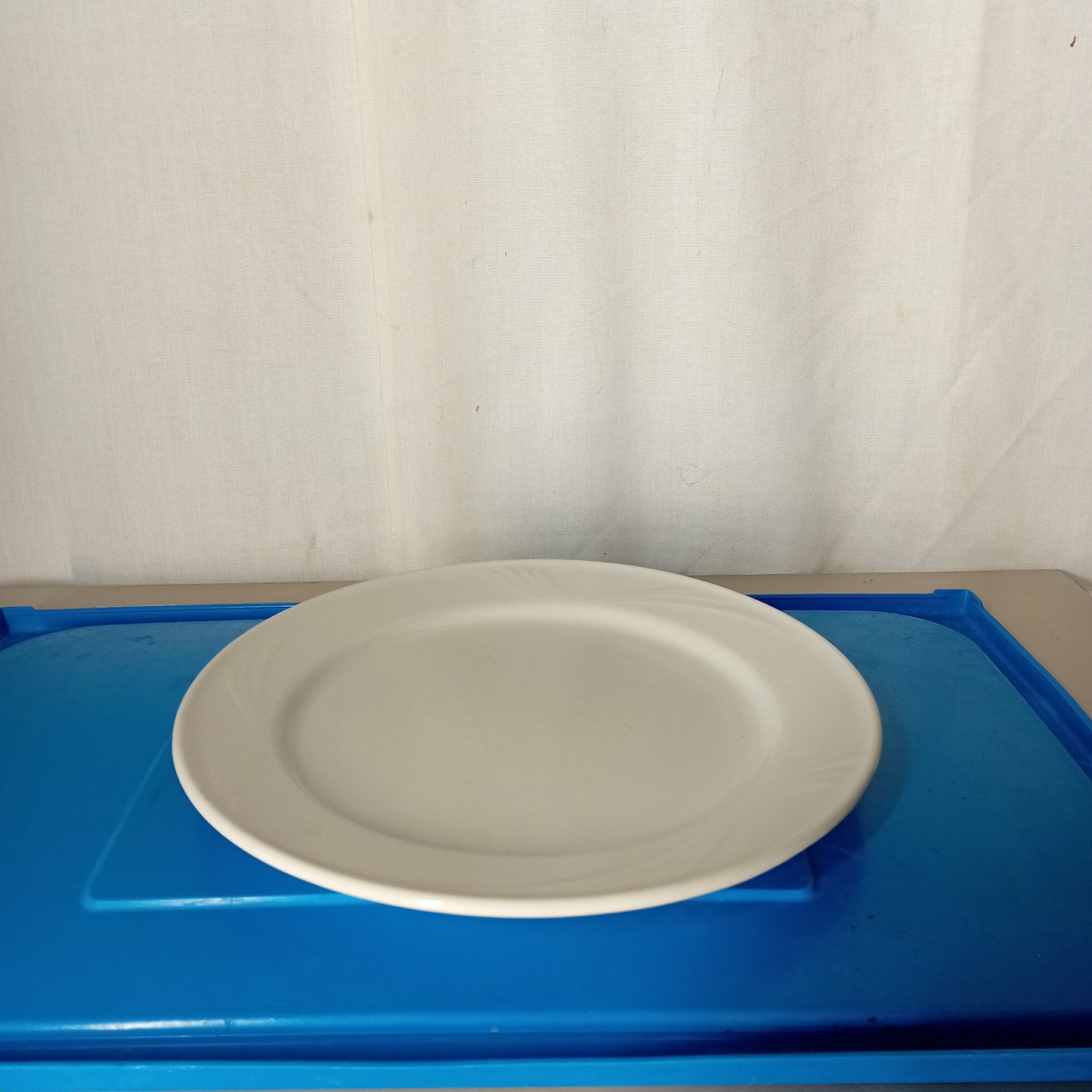 Piatto piano in porcellana, marca Saturnia; Ø 26 cm, usato per la ristorazione Ristorazione Sd Service Store