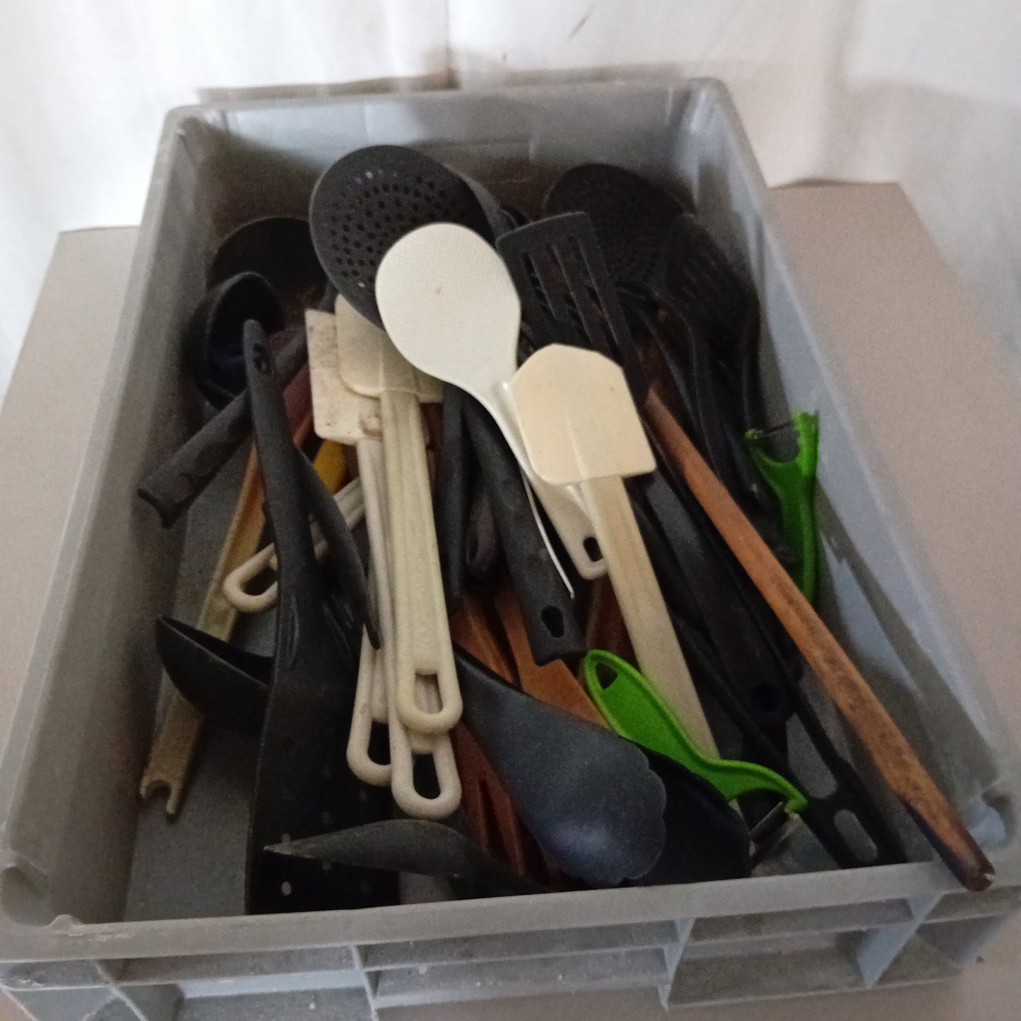 Accessori vari usati in plastica e legno per cucina venduti in blocco Attrezzatura da ristorazione usata Sd Service Store
