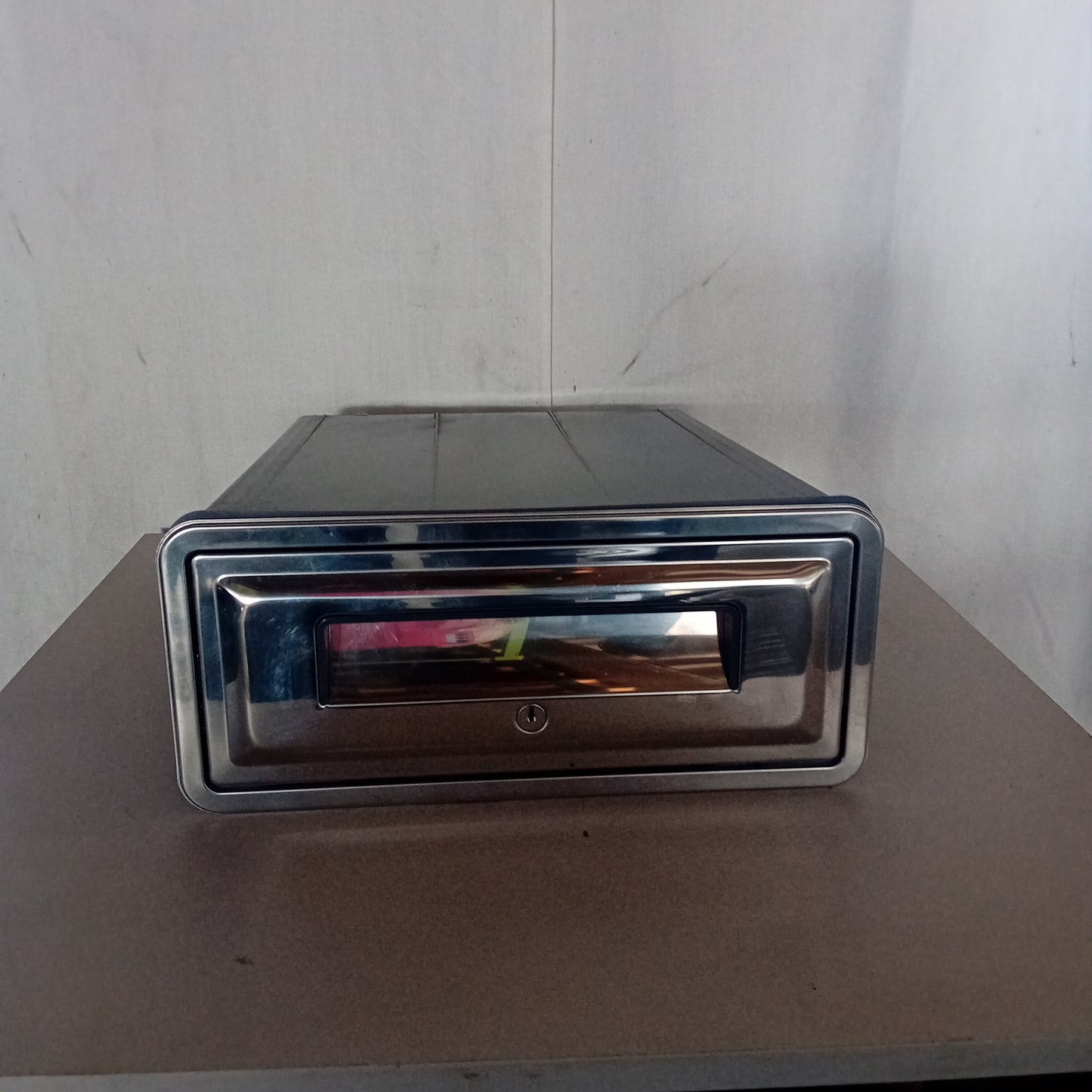 Cassetto in ferro usato, con supporto, dotato di chiave, misure esterne 35x45x16, misure interne 32x43x11 Attrezzatura da ristorazione usata Sd Service Store