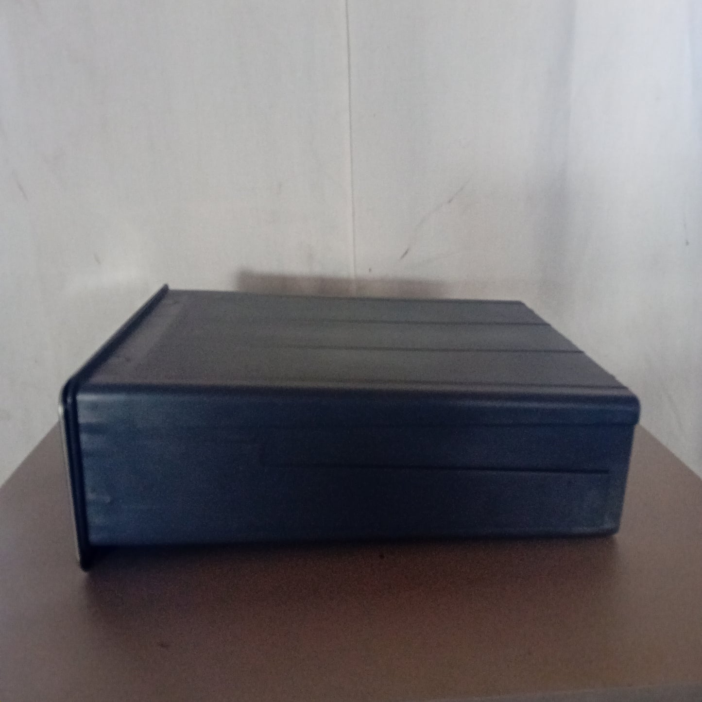 Cassetto in ferro usato, con supporto, dotato di chiave, misure esterne 35x45x16, misure interne 32x43x11 Attrezzatura da ristorazione usata Sd Service Store