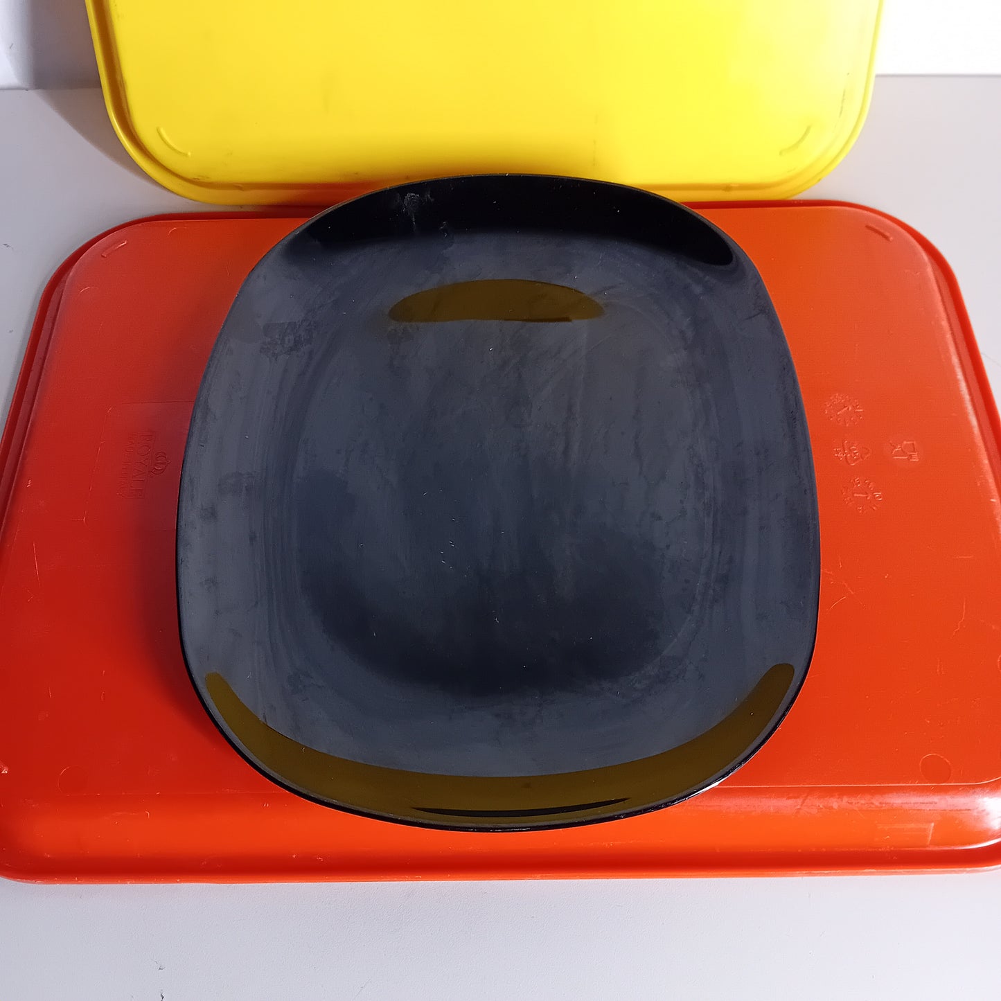 Piatti piani usati in ceramica, 3 pezzi disponibili venduti insieme, 28x23 cm Attrezzatura da ristorazione usata Sd Service Store