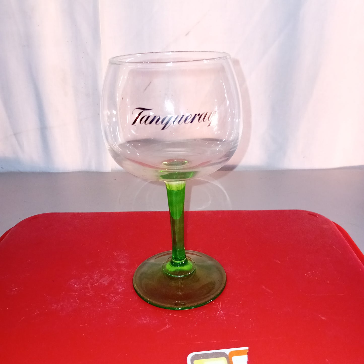Bicchieri usati in vetro colorato set da 6 pezzi marca Tanqueray Attrezzatura da ristorazione usata Sd Service Store
