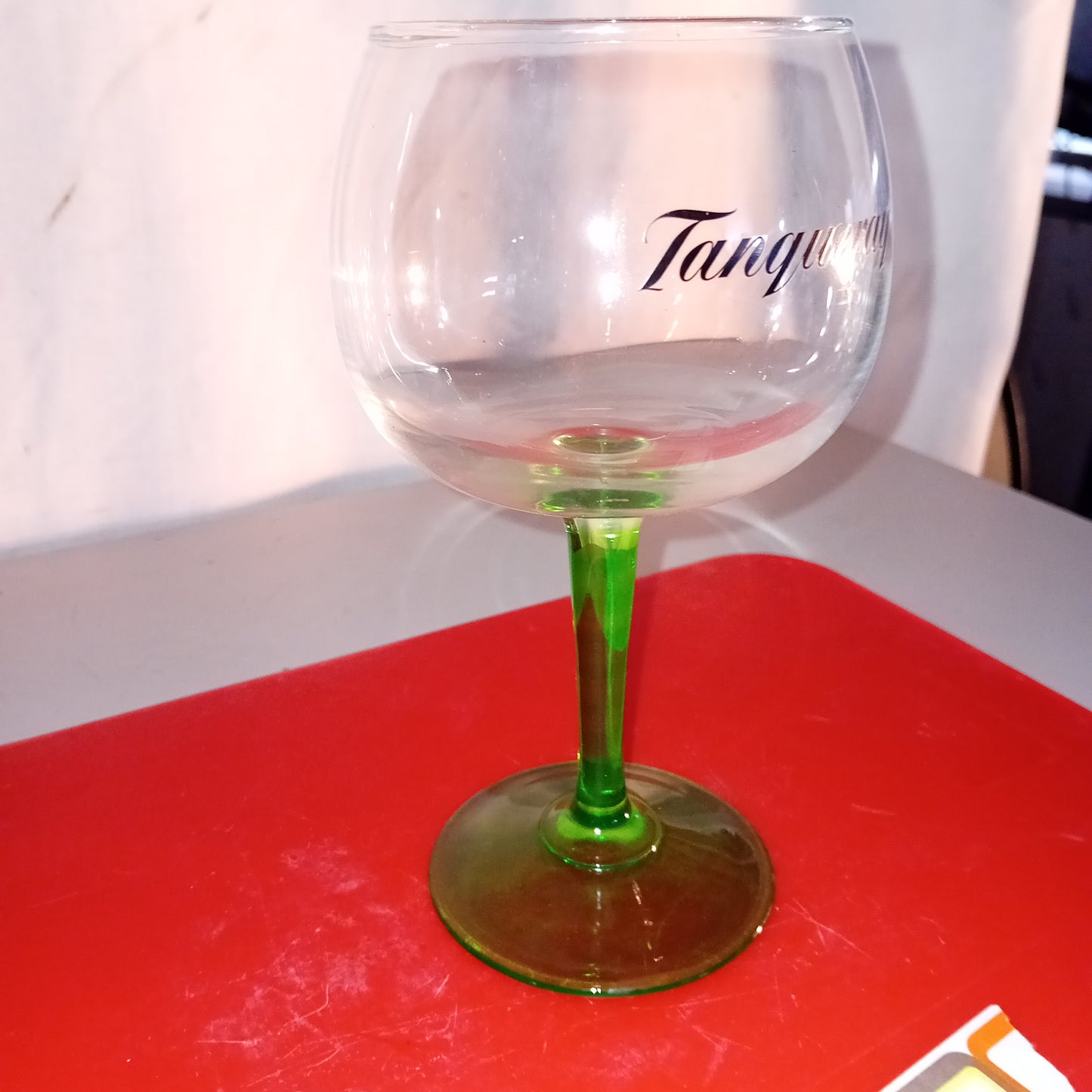 Bicchieri usati in vetro colorato set da 6 pezzi marca Tanqueray Attrezzatura da ristorazione usata Sd Service Store