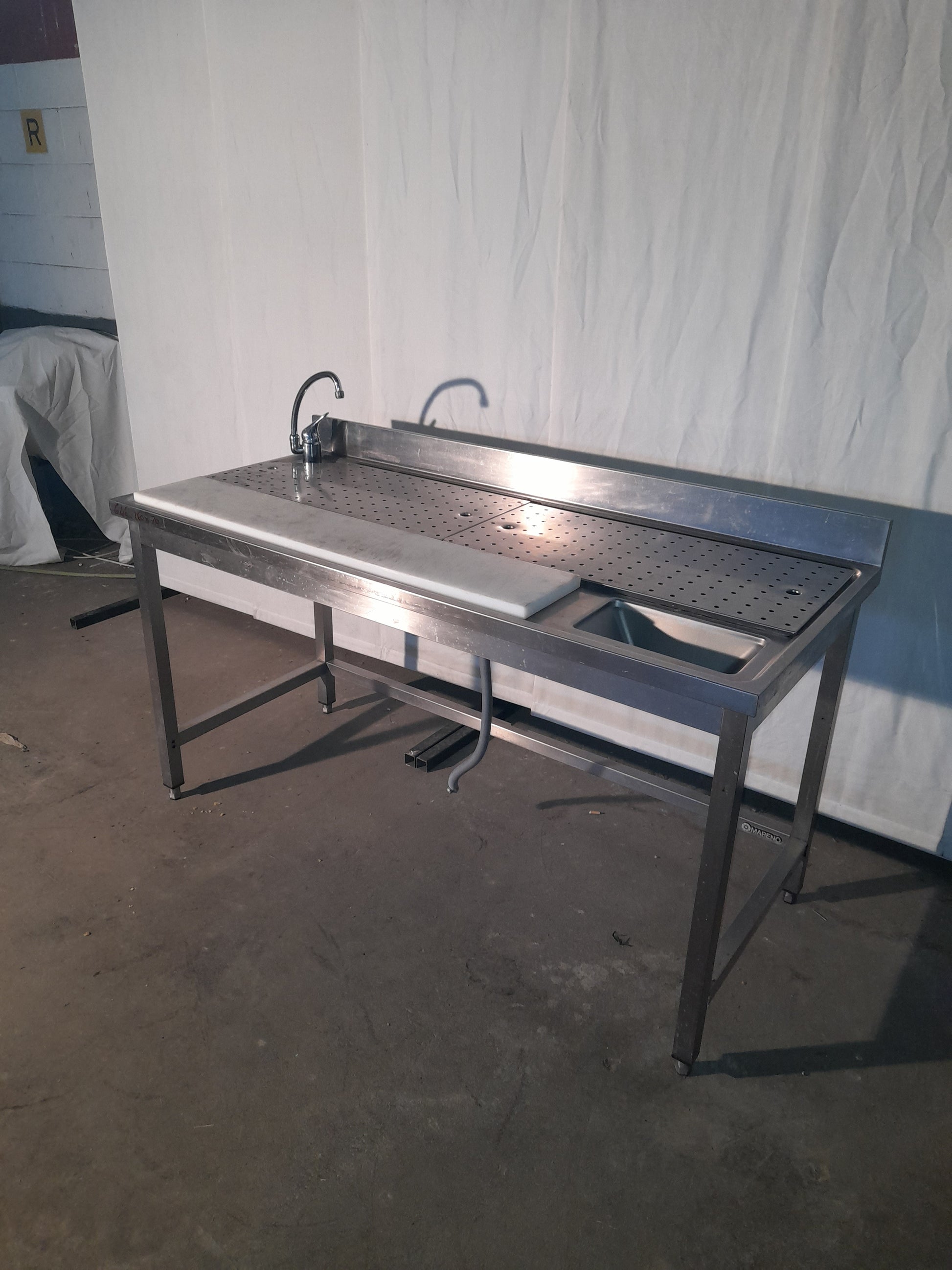 Tavolo usato in acciaio inox aisi 304 con foro per lo sbarazzo  (si puo' collegare all'acqua per lavorazione) misure L 190 P 70 Alto 85 Attrezzatura da ristorazione usata Sd Service Store