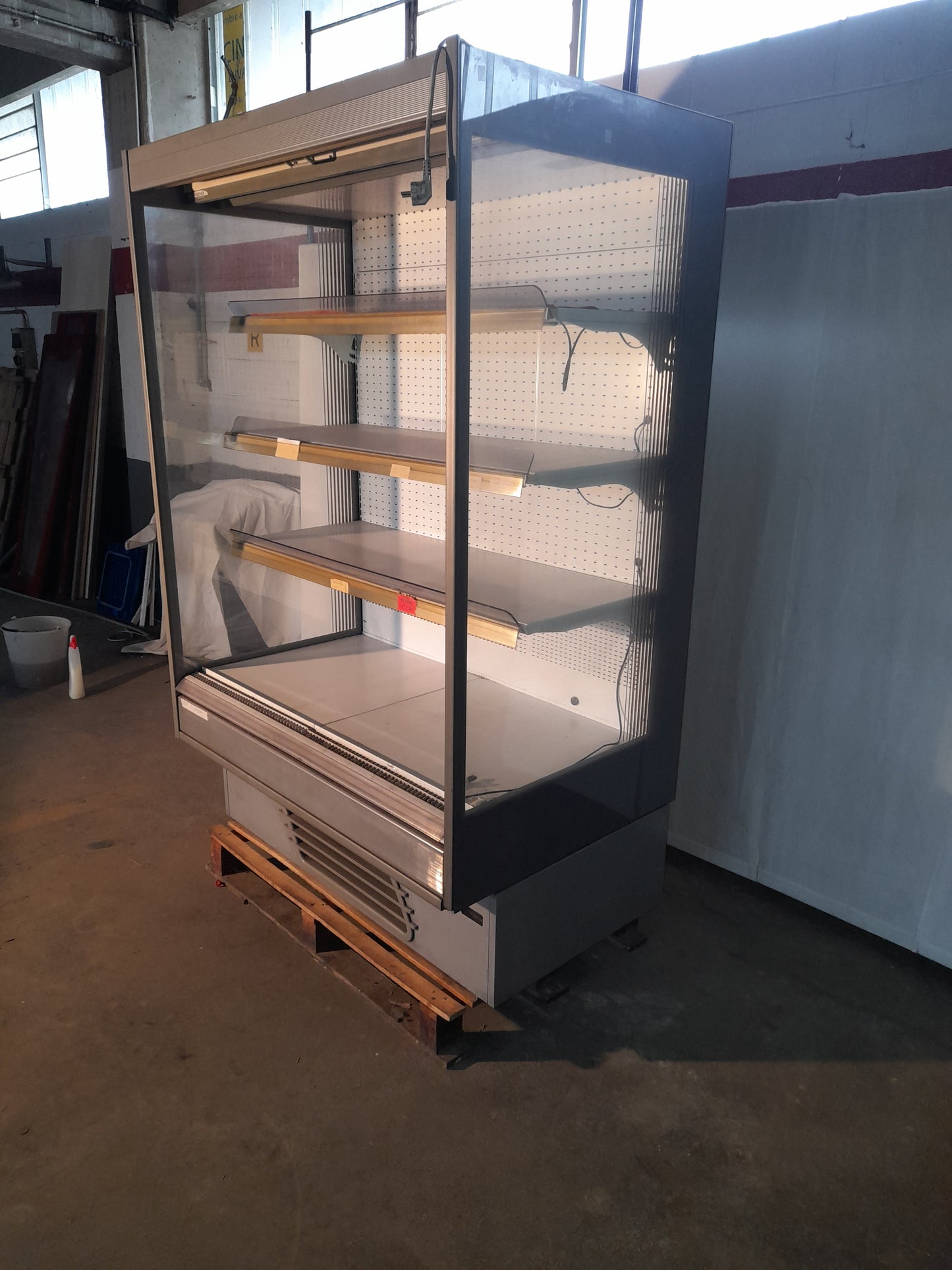 Murale refrigerato usato 4 ripiani e tenda scorrevole di chiusura misure L132 P82 Alto 200 Attrezzatura da ristorazione usata Sd Service Store