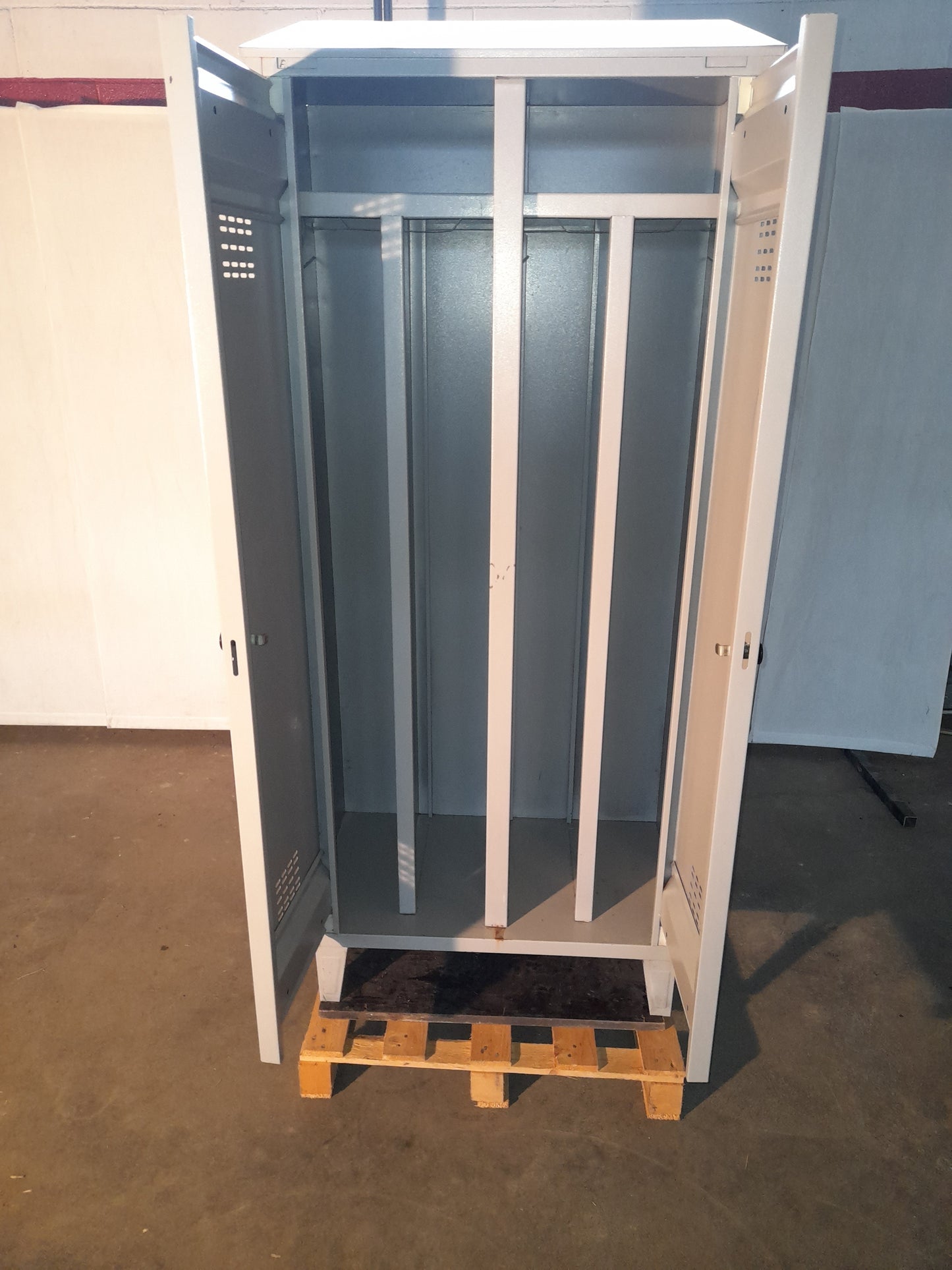 Armadio sporco pulito usato (2 serparatori interni) (non disponibile la chiave di chiusura) misure L 80 P 48 Alto 193 Attrezzatura da ristorazione usata Sd Service Store