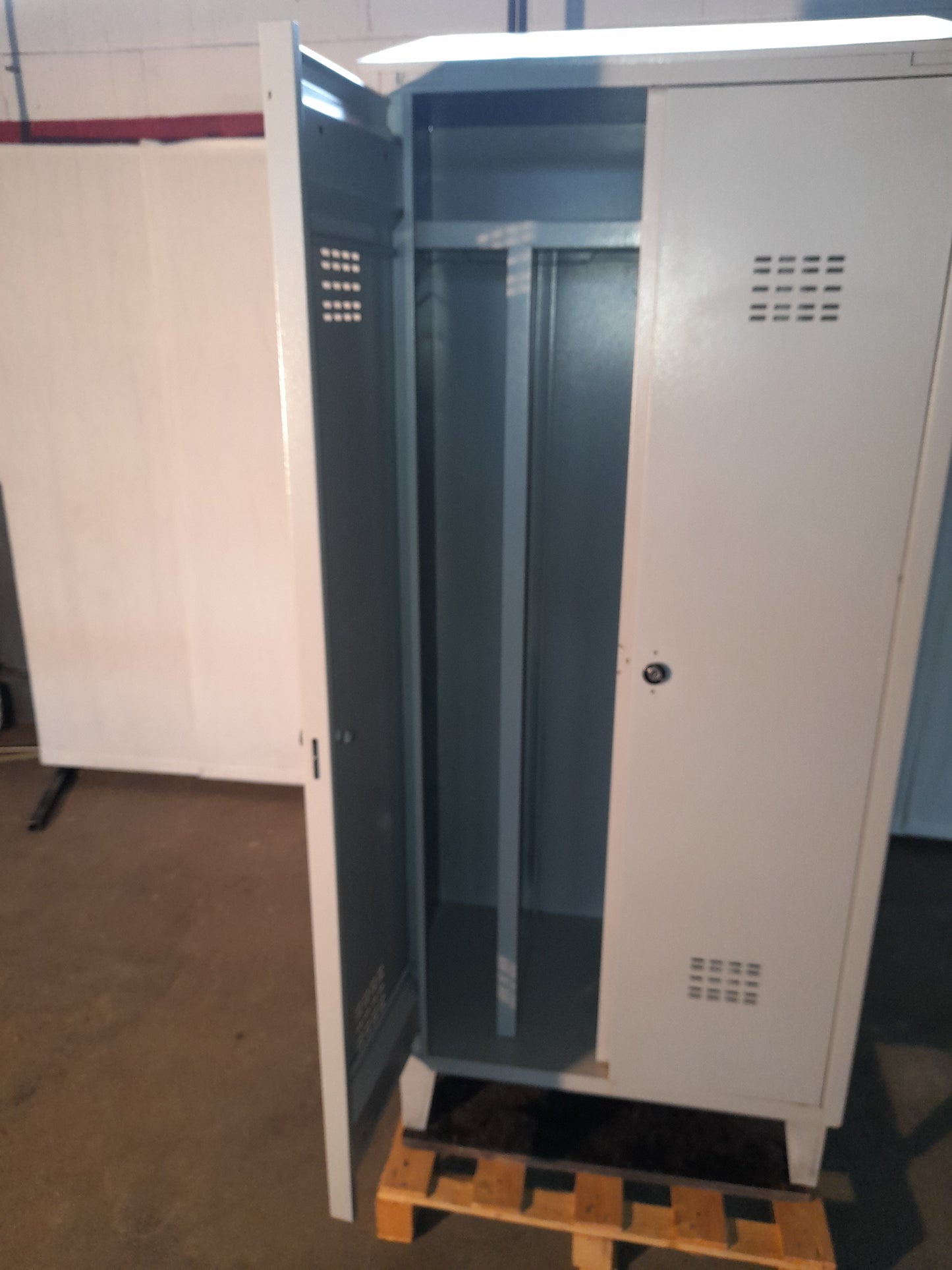 Armadio sporco pulito usato (2 serparatori interni) (non disponibile la chiave di chiusura) misure L 80 P 48 Alto 193 Attrezzatura da ristorazione usata Sd Service Store