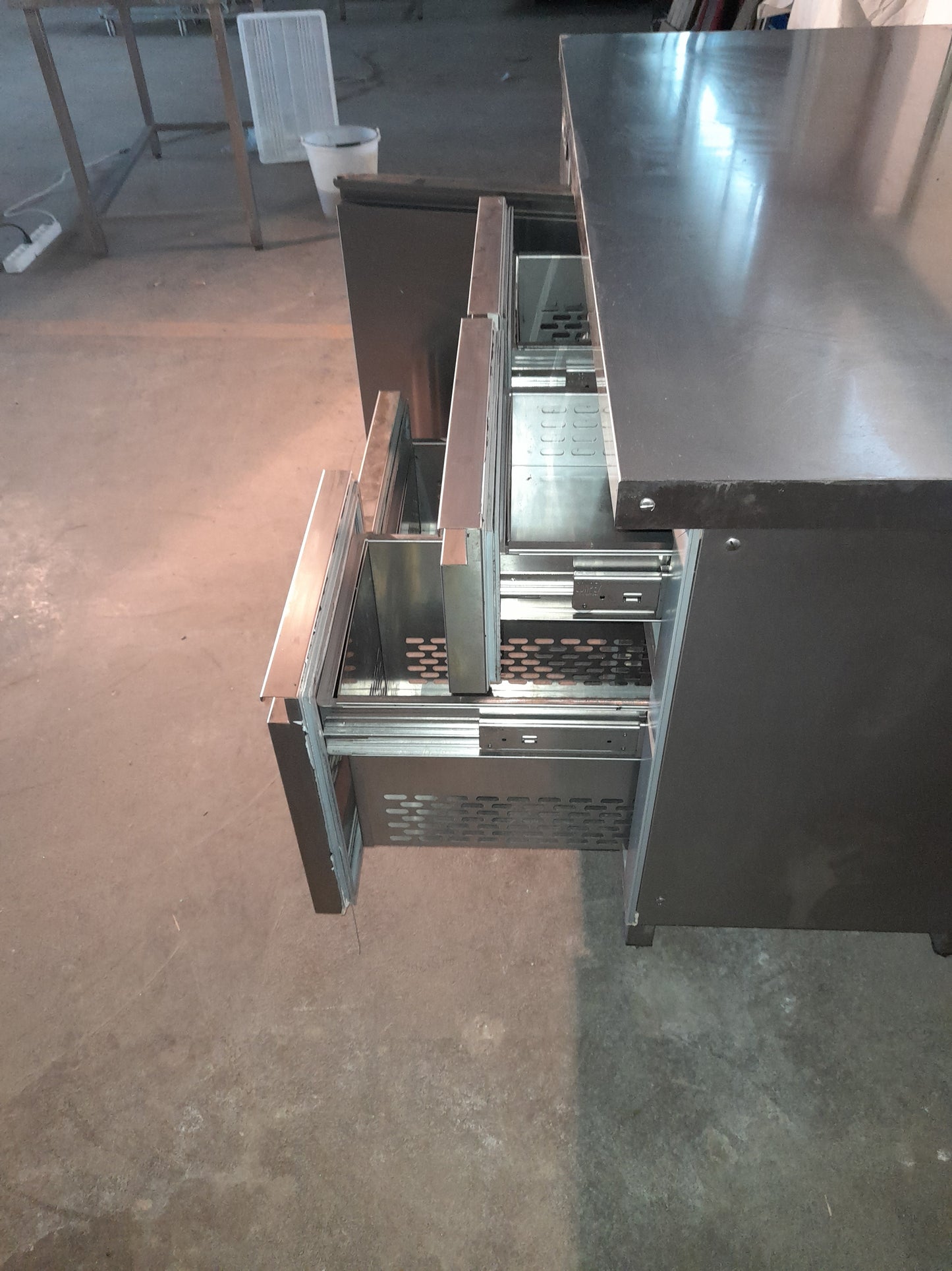 Banco espositore refrigerato usato con vetri (4 cassetti e 1 sportello) (misure nelle foto) Attrezzatura da ristorazione usata Sd Service Store