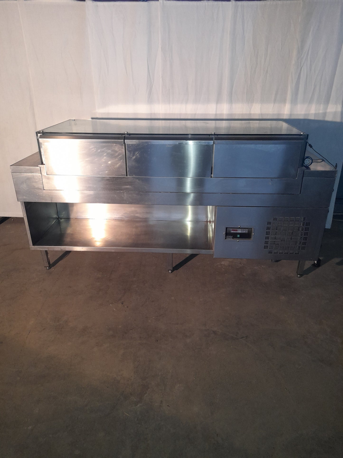 Banco espositore refrigerato usato in acciaio aisi 304 con 3 casssetti e 3 sportelli (motore a bordo) Attrezzatura da ristorazione usata Sd Service Store