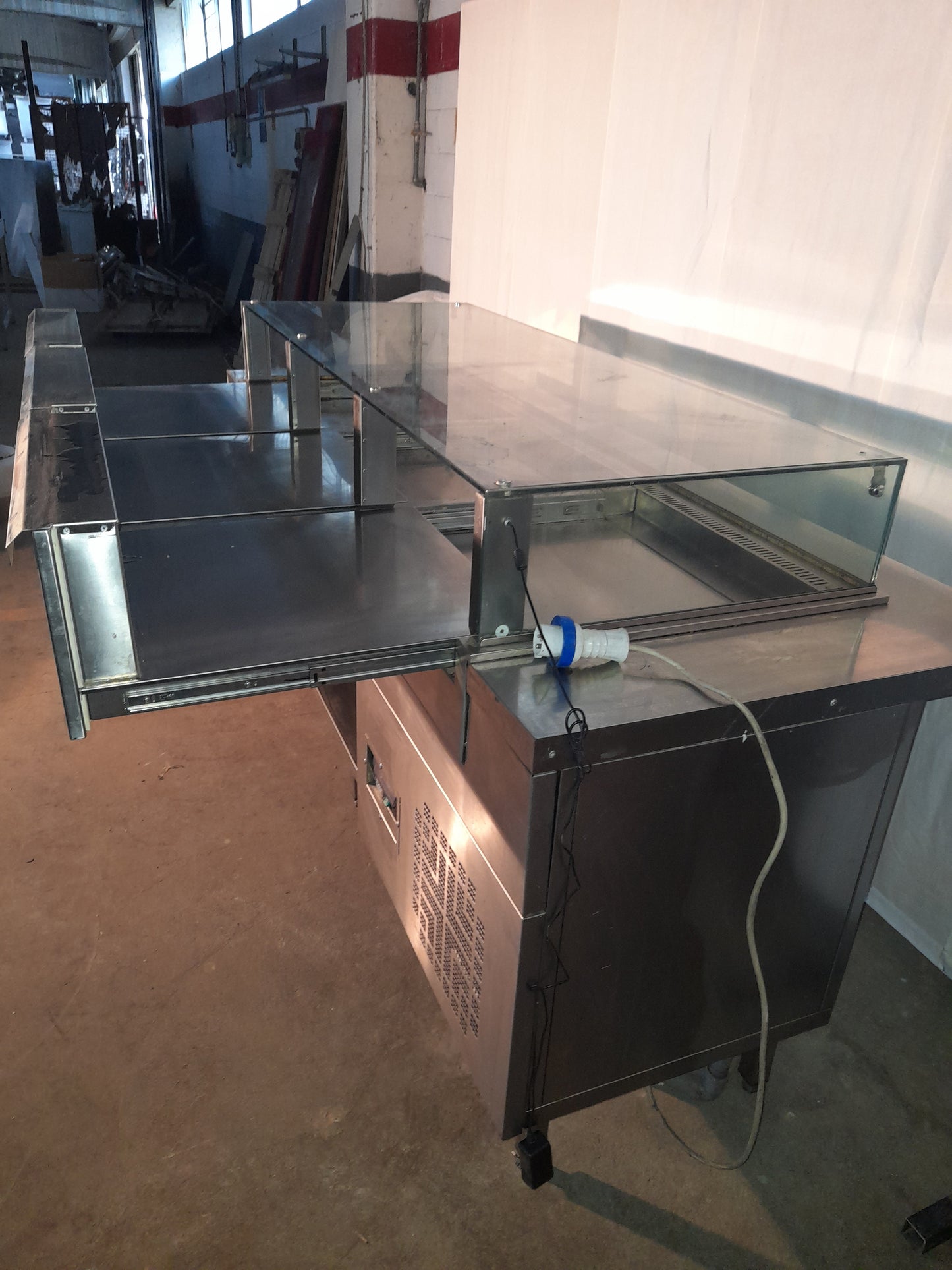 Banco espositore refrigerato usato in acciaio aisi 304 con 3 casssetti e 3 sportelli (motore a bordo) Attrezzatura da ristorazione usata Sd Service Store