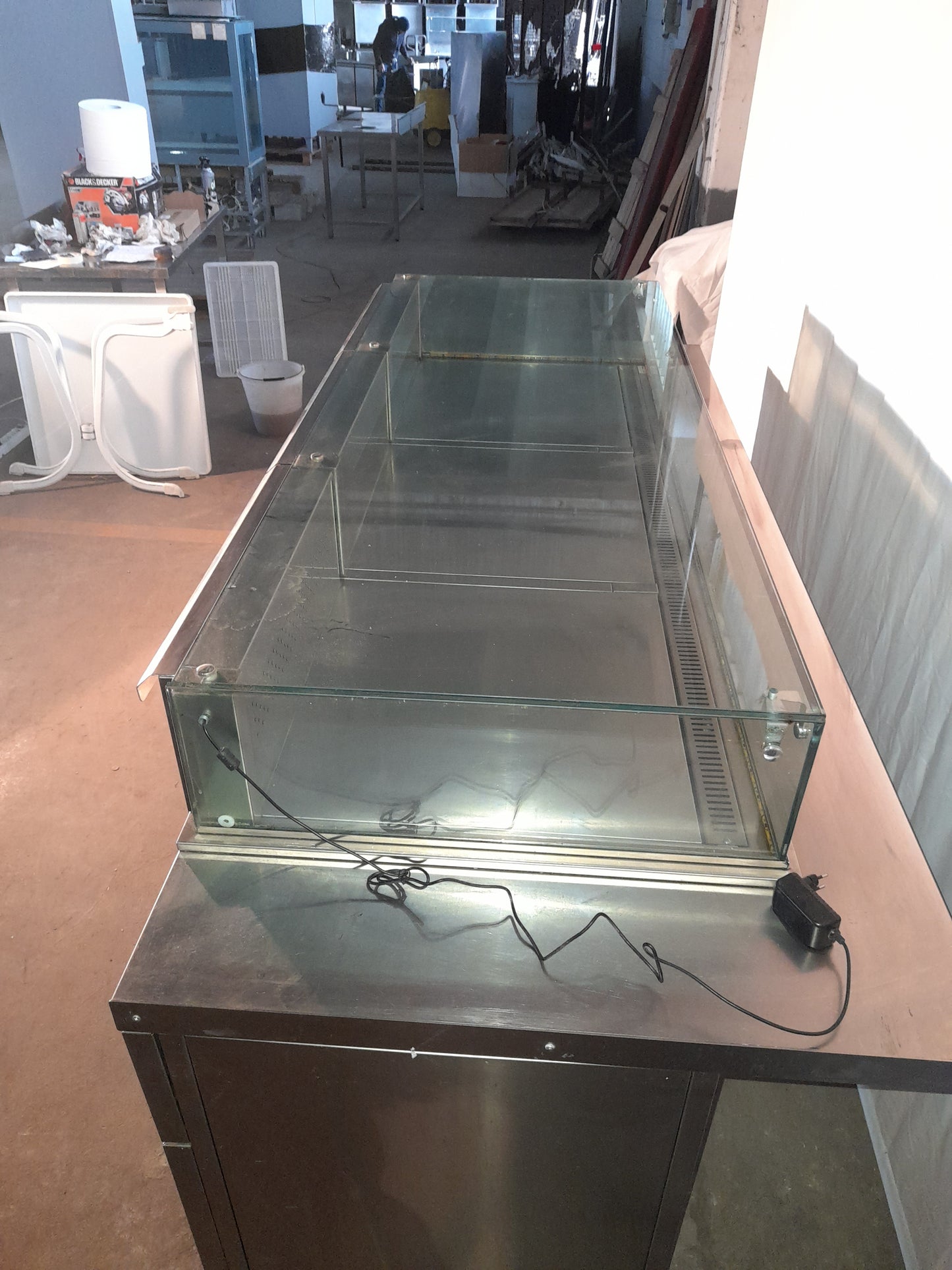 Banco espositore refrigerato usato in acciaio aisi 304 con 3 casssetti e 3 sportelli (motore a bordo) Attrezzatura da ristorazione usata Sd Service Store
