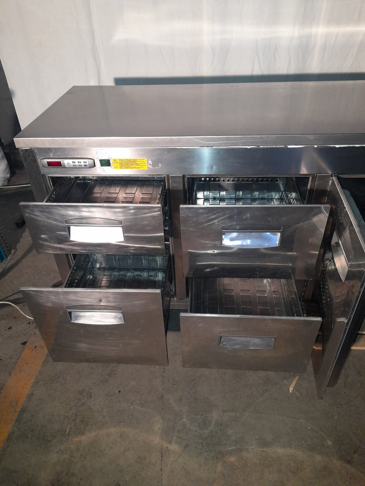 Retro banco frigorifero usato 3 sportelle e 4 cassetti e lavandino in acciaio aisi 304 ( misura vasca 40x40x18) misure in foto Attrezzatura da ristorazione usata Sd Service Store