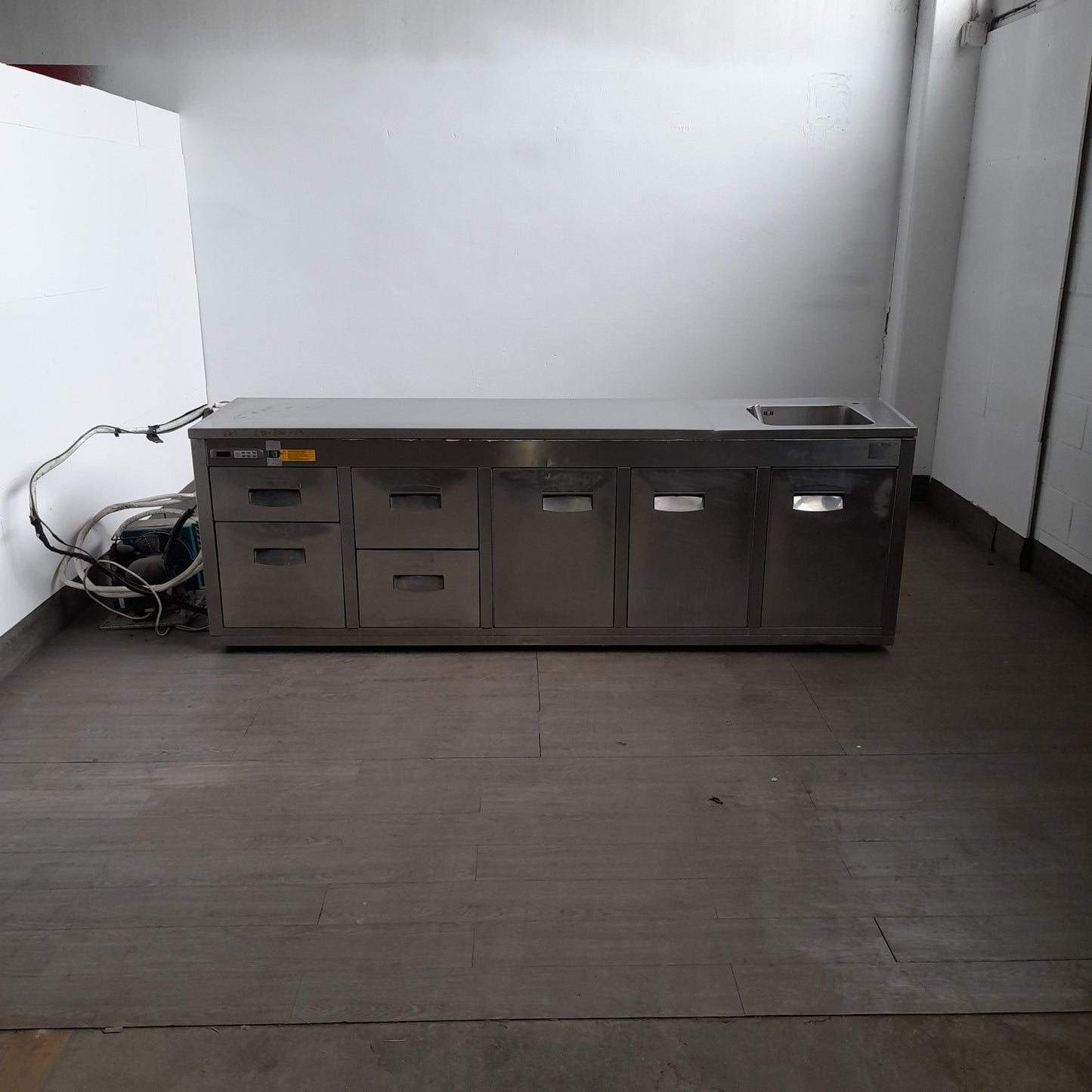 Retro banco frigorifero usato 3 sportelle e 4 cassetti e lavandino in acciaio aisi 304 ( misura vasca 40x40x18) misure in foto Attrezzatura da ristorazione usata Sd Service Store