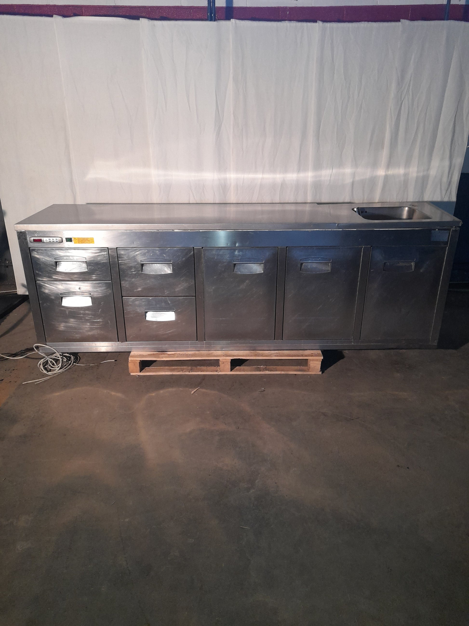 Bancone bar con retrobanco usato (lunghezza del banco bar con marmo 340 cm)  (misure retrobanco in foto) Attrezzatura da ristorazione usata Sd Service Store