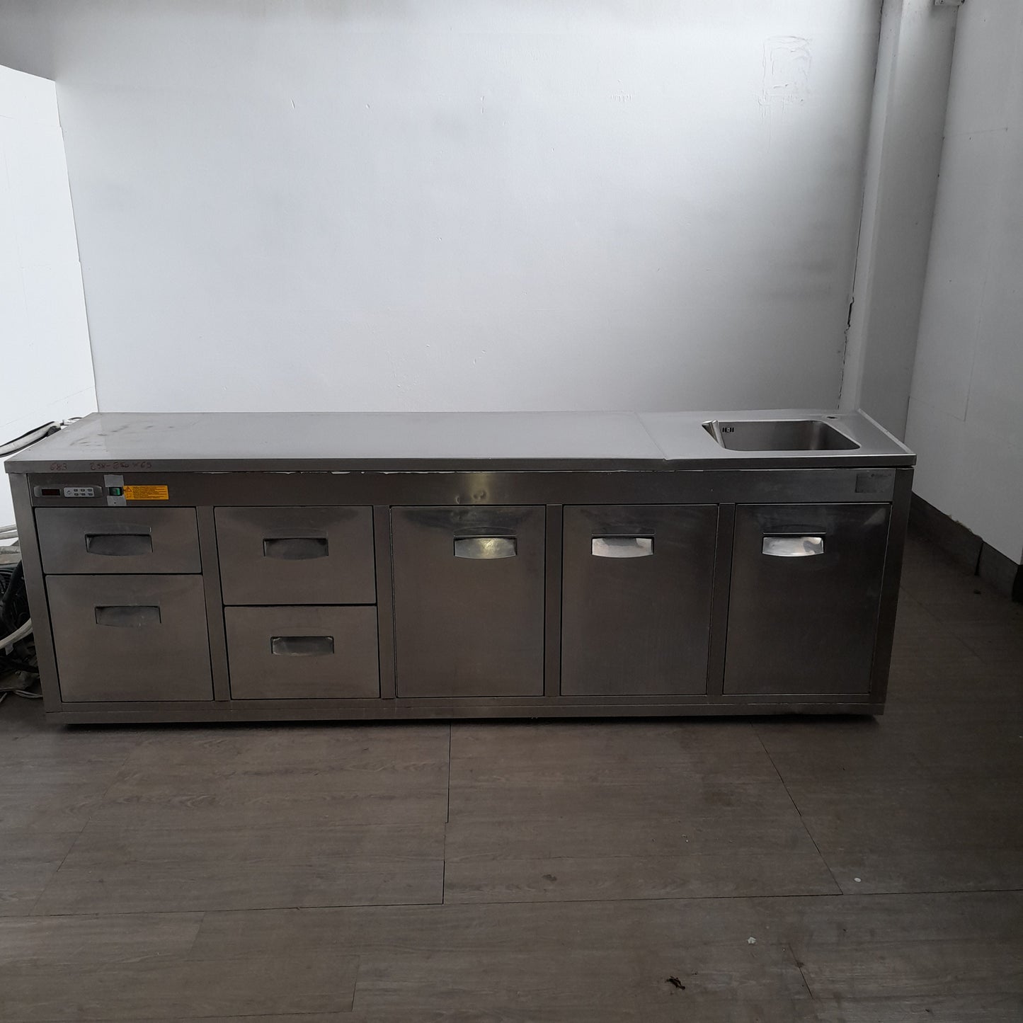 Retro banco frigorifero usato 3 sportelle e 4 cassetti e lavandino in acciaio aisi 304 ( misura vasca 40x40x18) misure in foto Attrezzatura da ristorazione usata Sd Service Store
