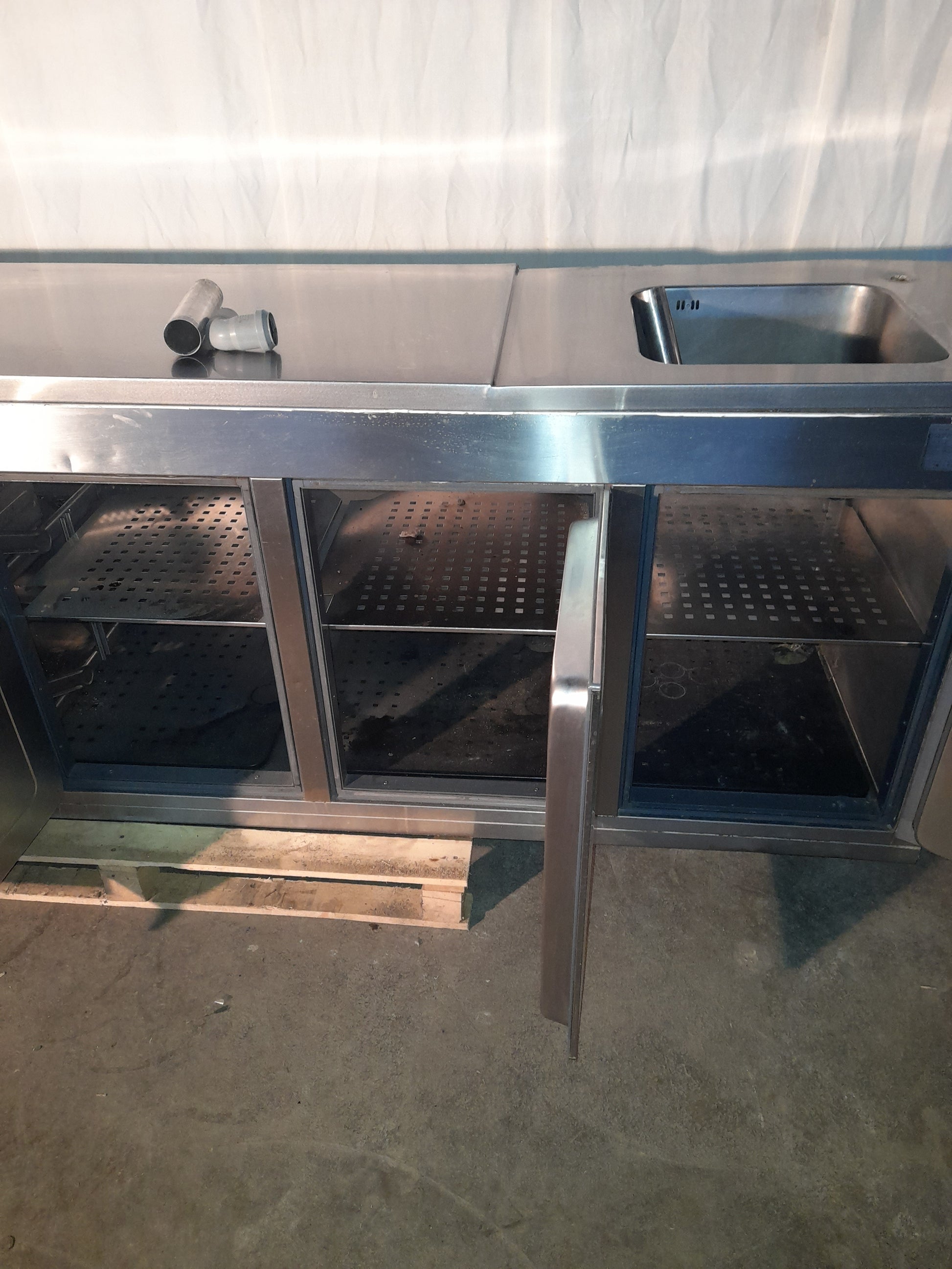 Bancone bar con retrobanco usato (lunghezza del banco bar con marmo 340 cm)  (misure retrobanco in foto) Attrezzatura da ristorazione usata Sd Service Store