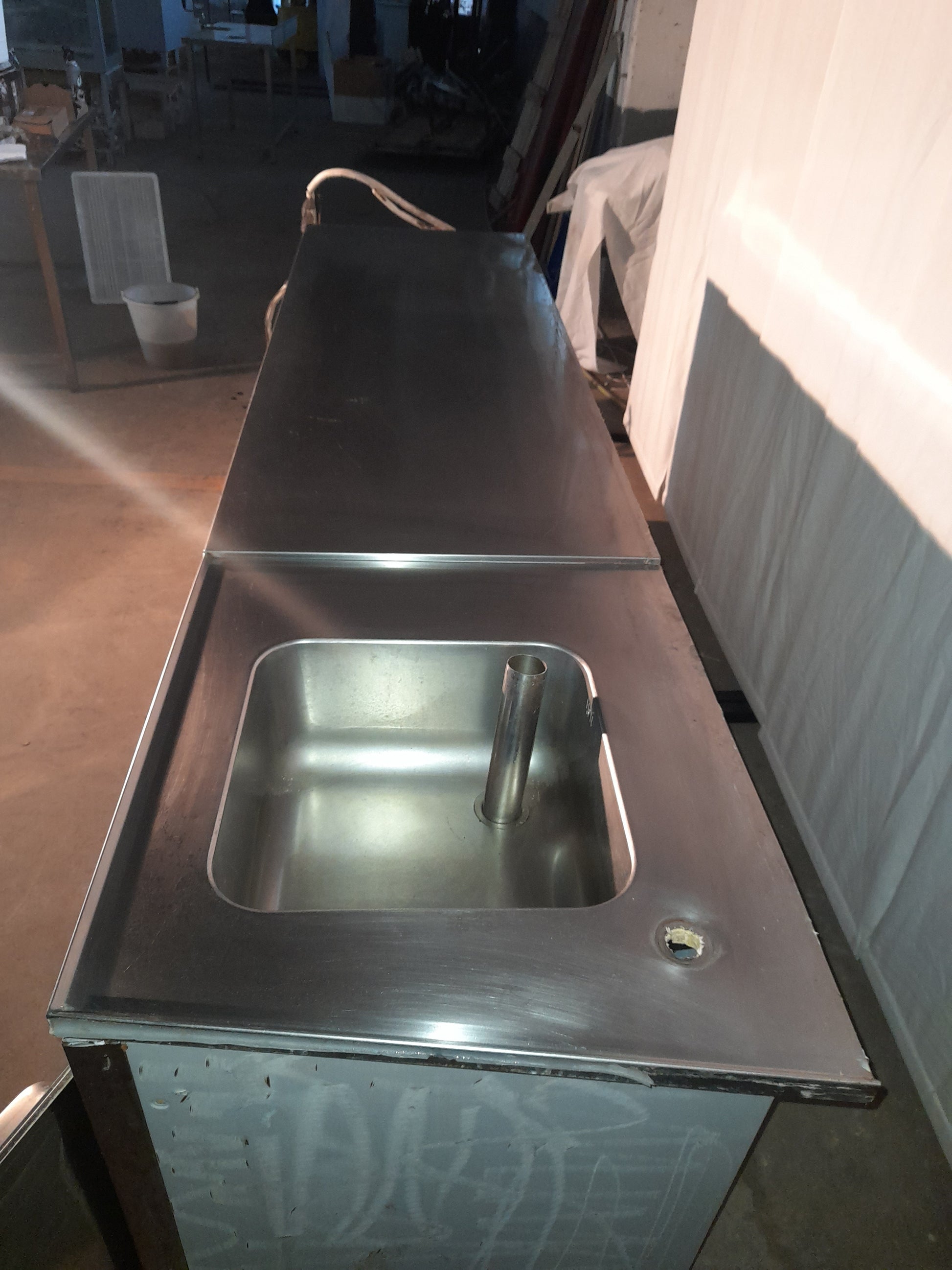 Bancone bar con retrobanco usato (lunghezza del banco bar con marmo 340 cm)  (misure retrobanco in foto) Attrezzatura da ristorazione usata Sd Service Store