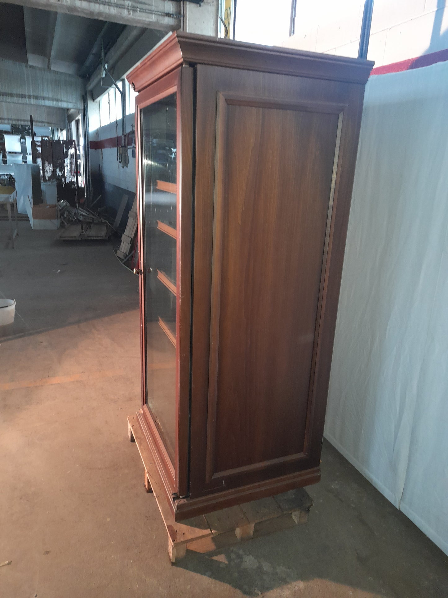 Frigorifero vetrina vini in legno usata misure L 84 P 74 Alto 190 Attrezzatura da ristorazione usata Sd Service Store